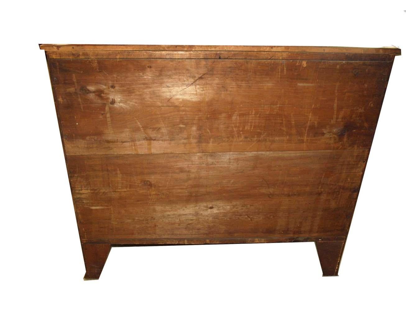 New England Hepplewhite Mahogany and Maple Inlaid Bow Front Chest For Sale 3