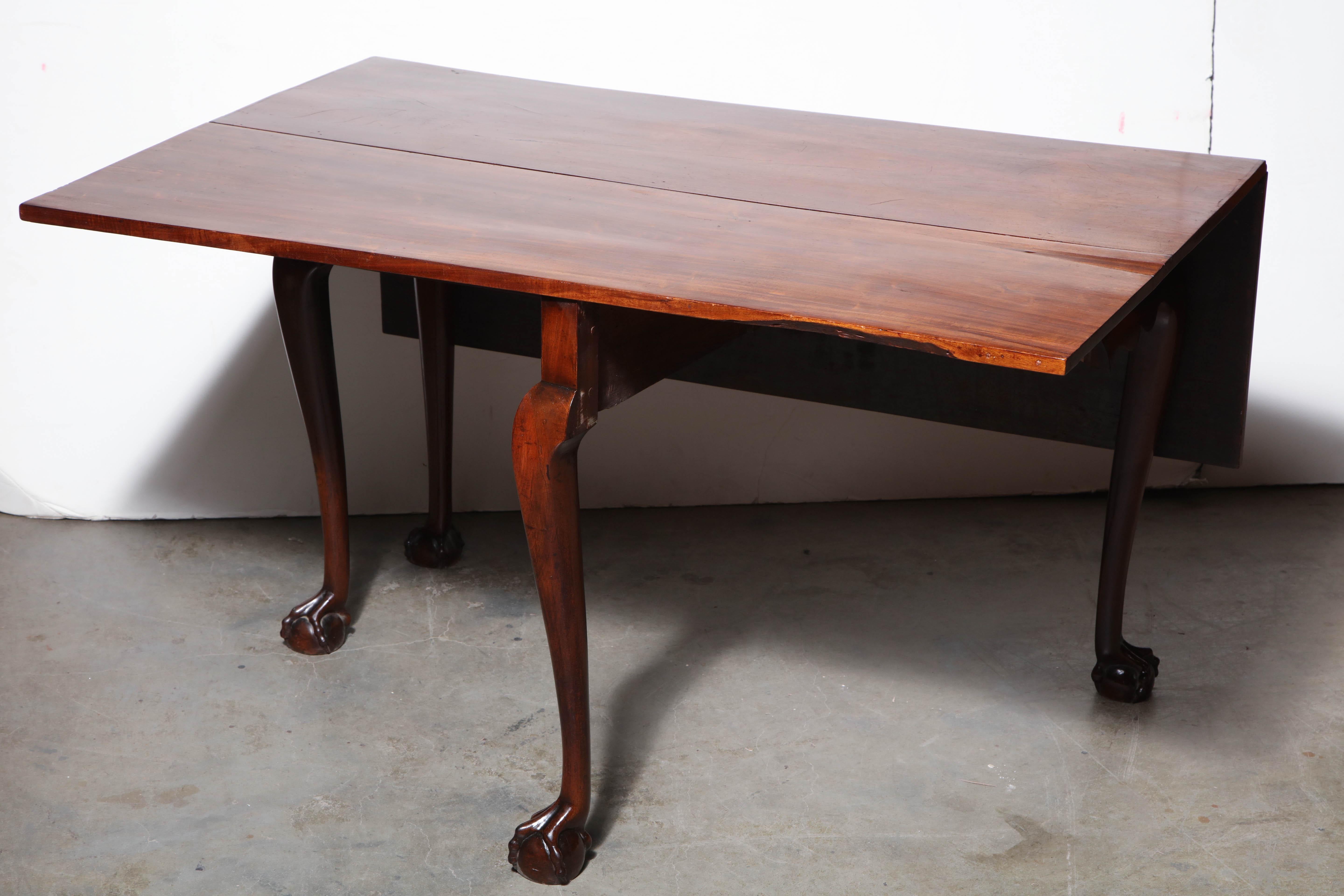 Late 18th Century New England Mahogany Drop-Leaf Table