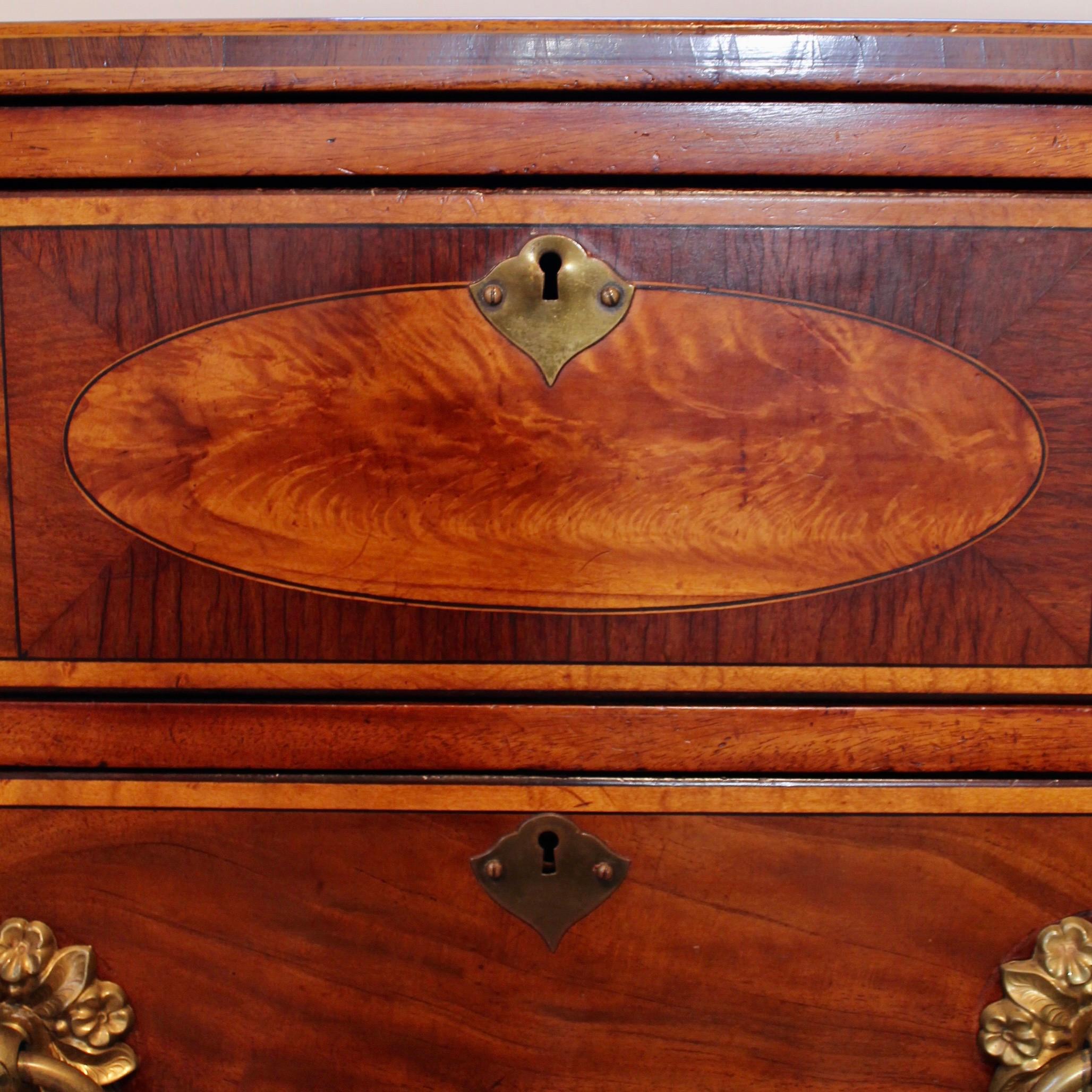 New England (Massachusetts) Federal Mahogany Hunt Board Inlaid Sideboard In Good Condition For Sale In Free Union, VA