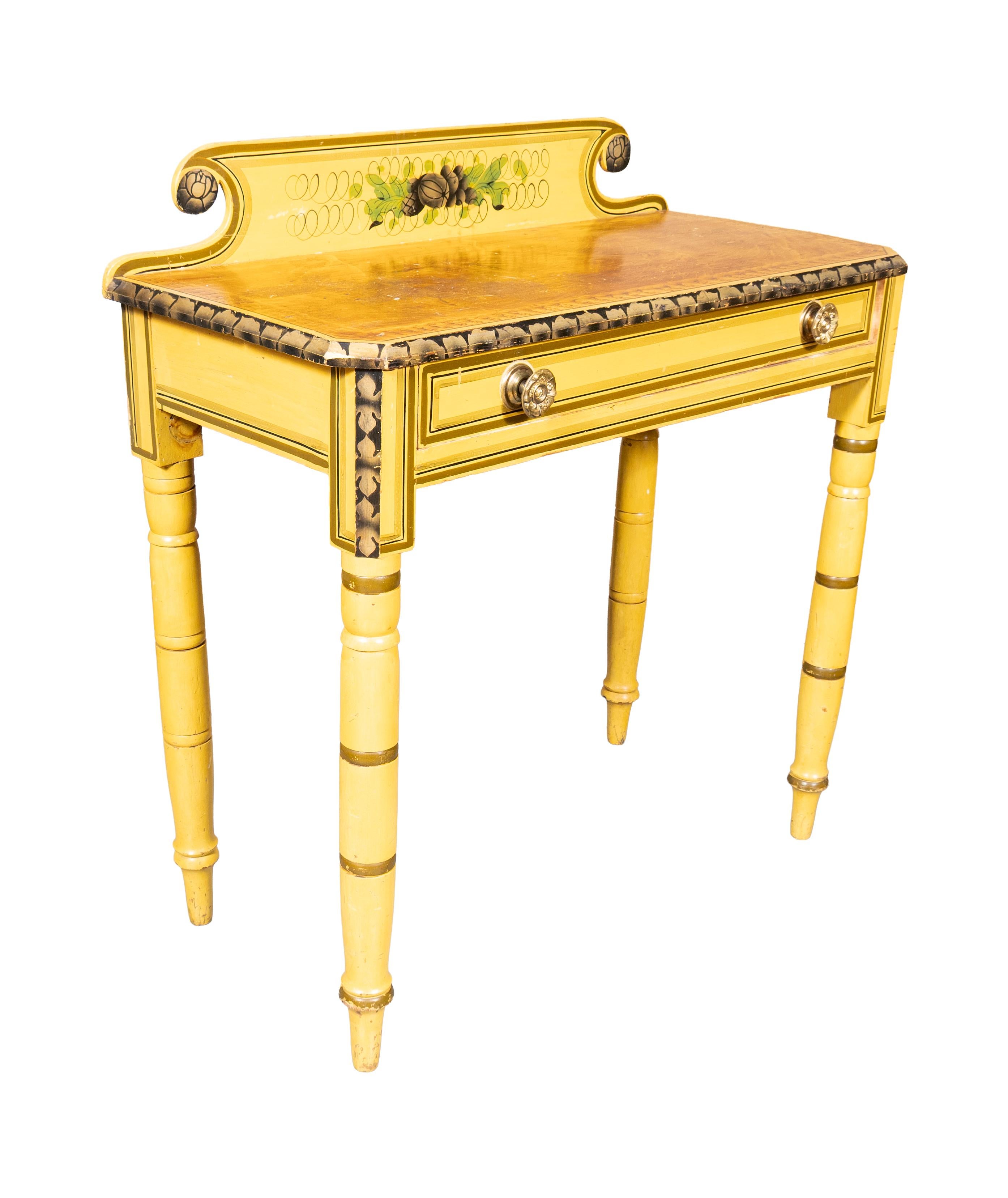 Fédéral Table d'appoint fédérale peinte de la Nouvelle-Angleterre en vente