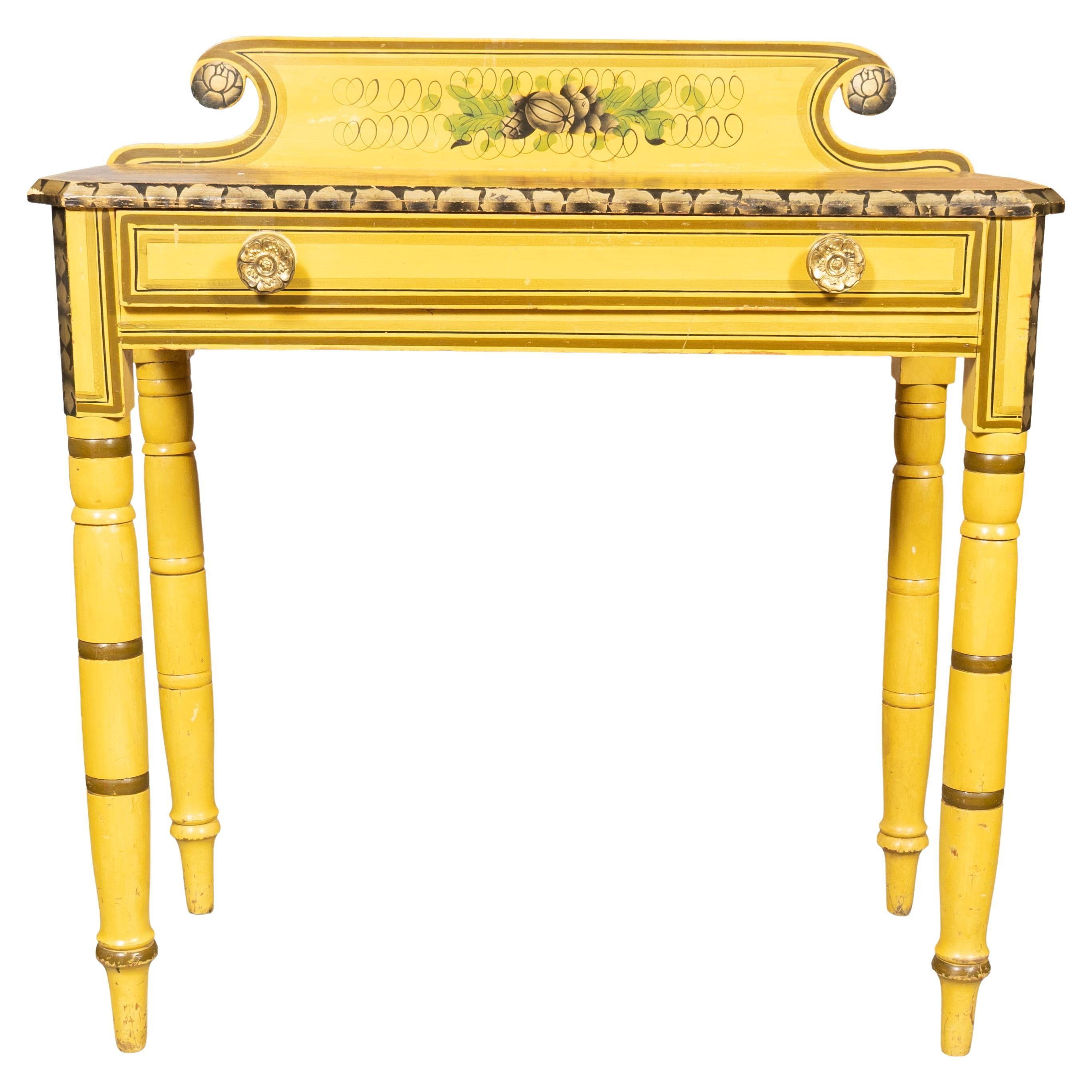 Hand-Painted Beistelltische