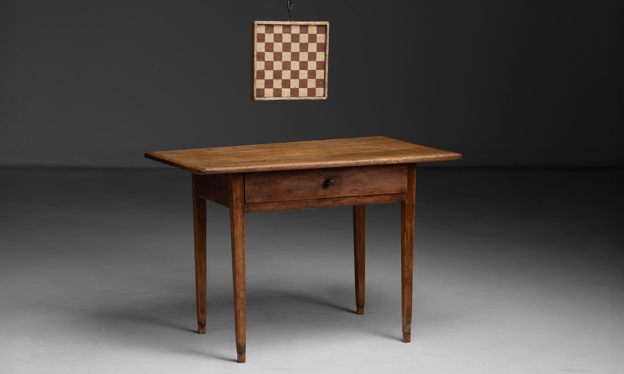 New England Pine and Birch Work Table, America circa 1810 im Angebot 1