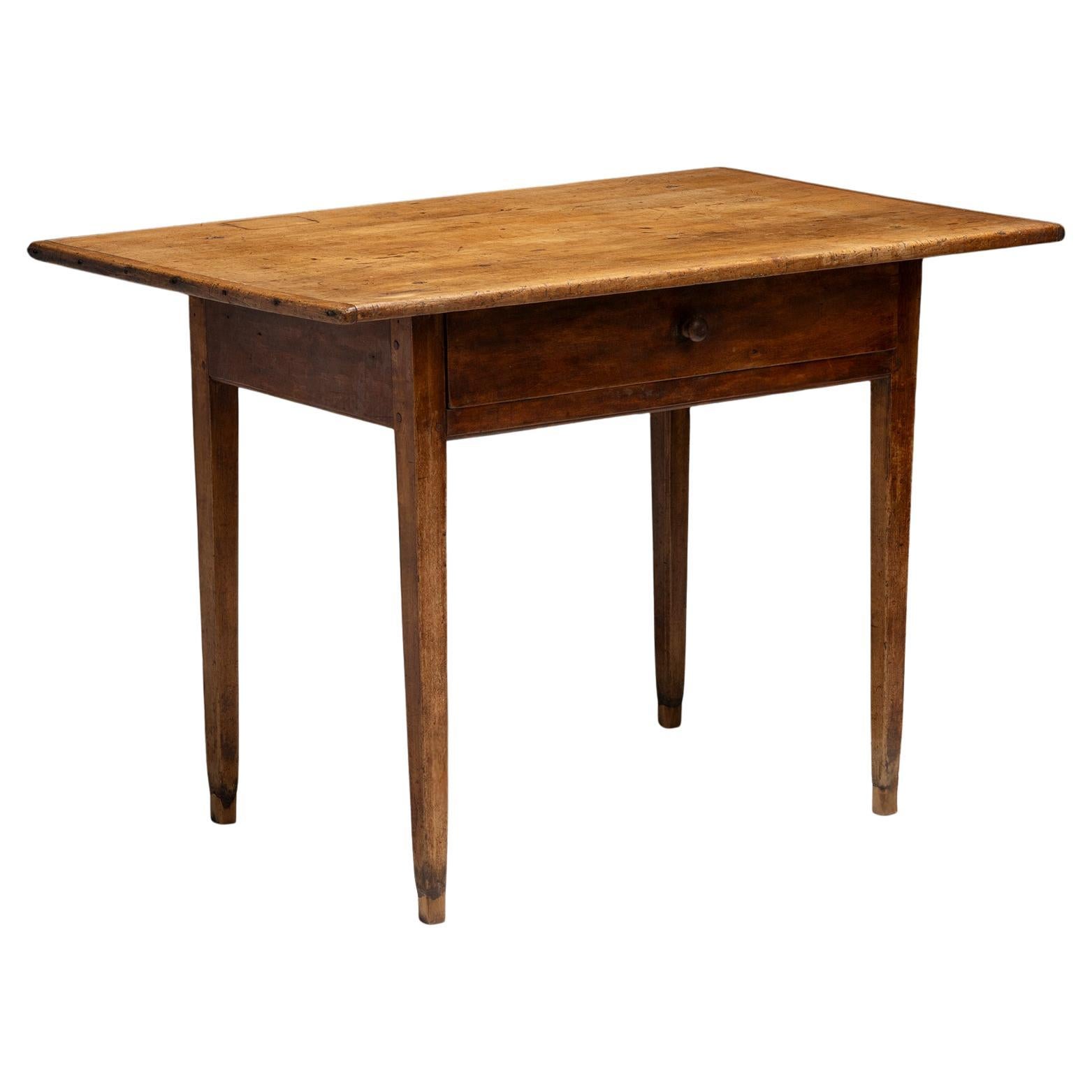 New England Pine and Birch Work Table, America circa 1810 im Angebot