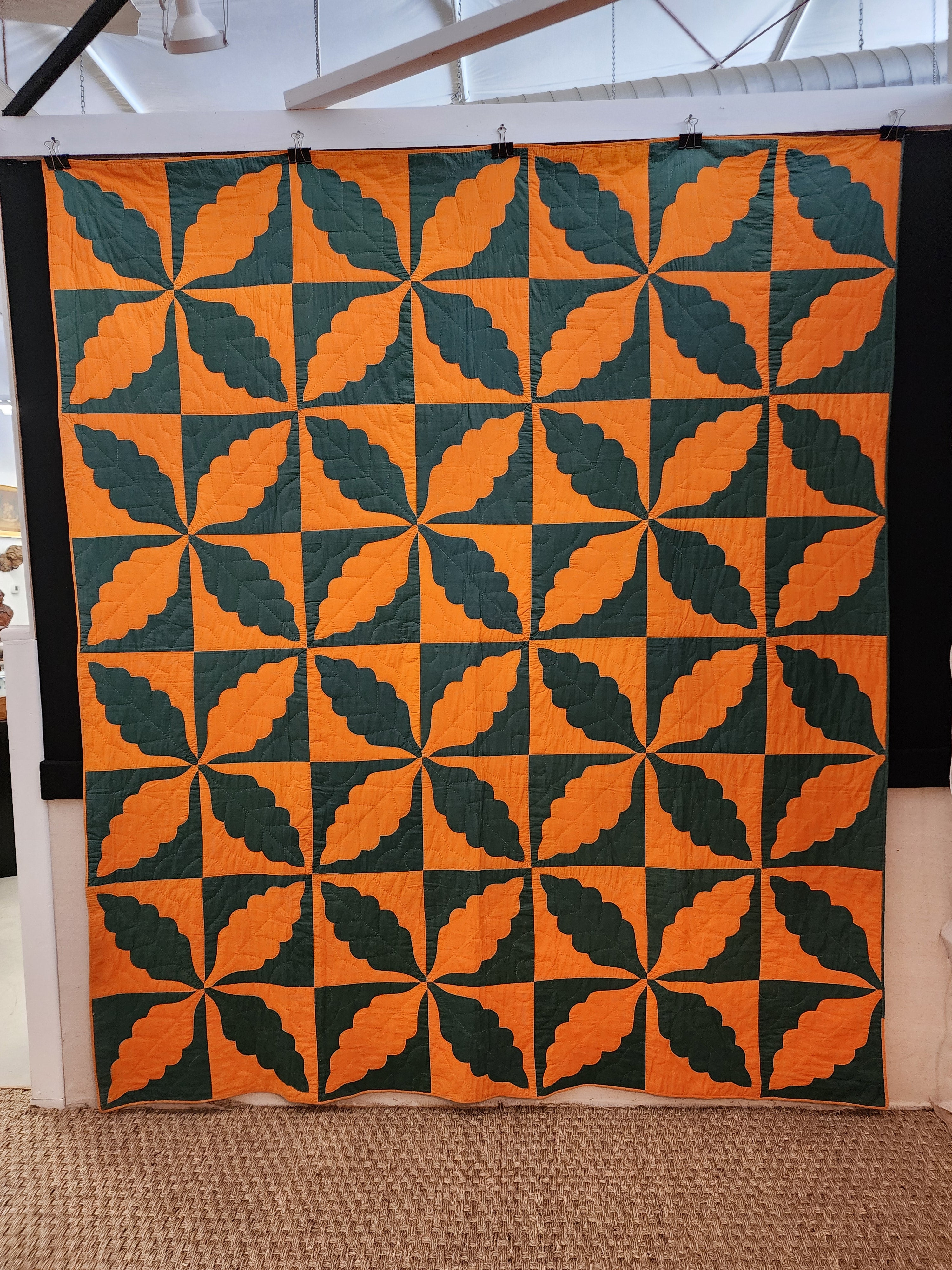 New England Quilt Oak Leaf Pattern Circa 1900 (Volkskunst) im Angebot