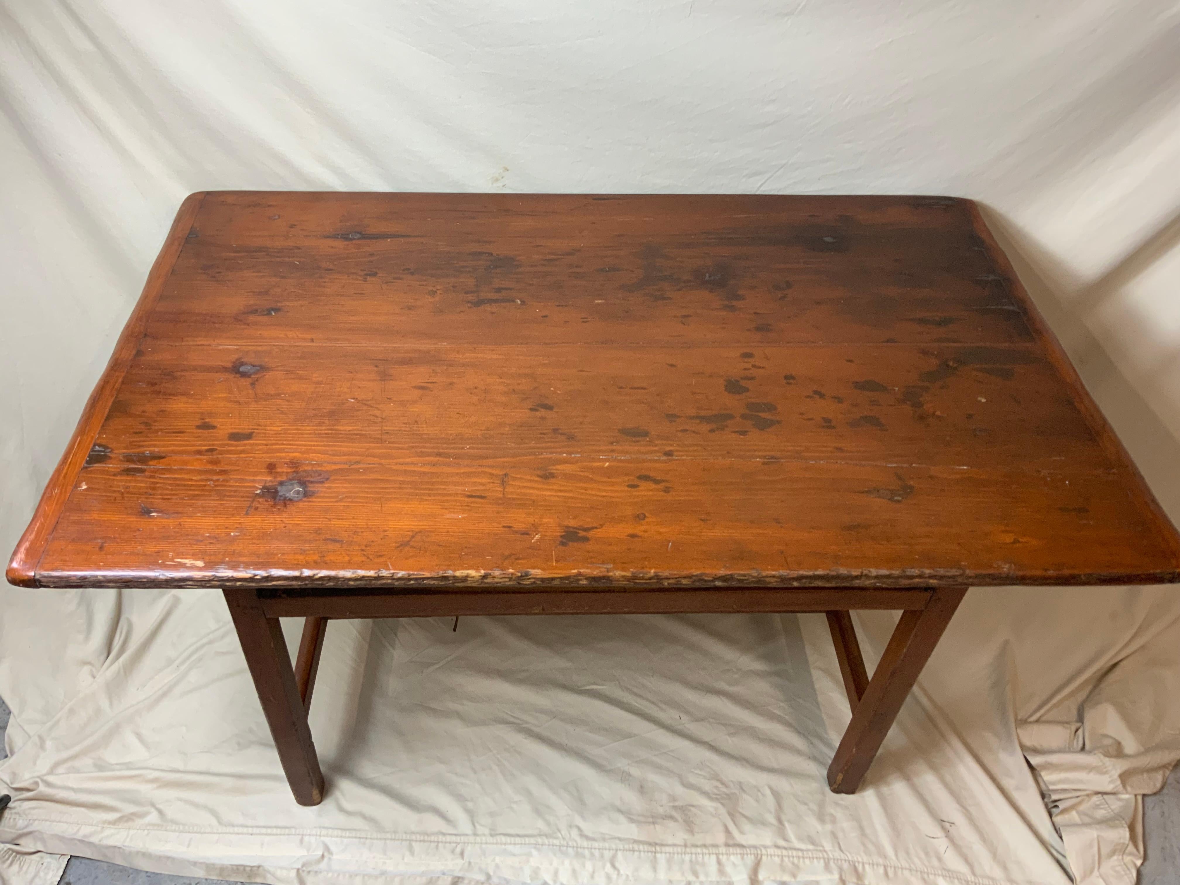 New England Tavern Table In Good Condition For Sale In Bradenton, FL