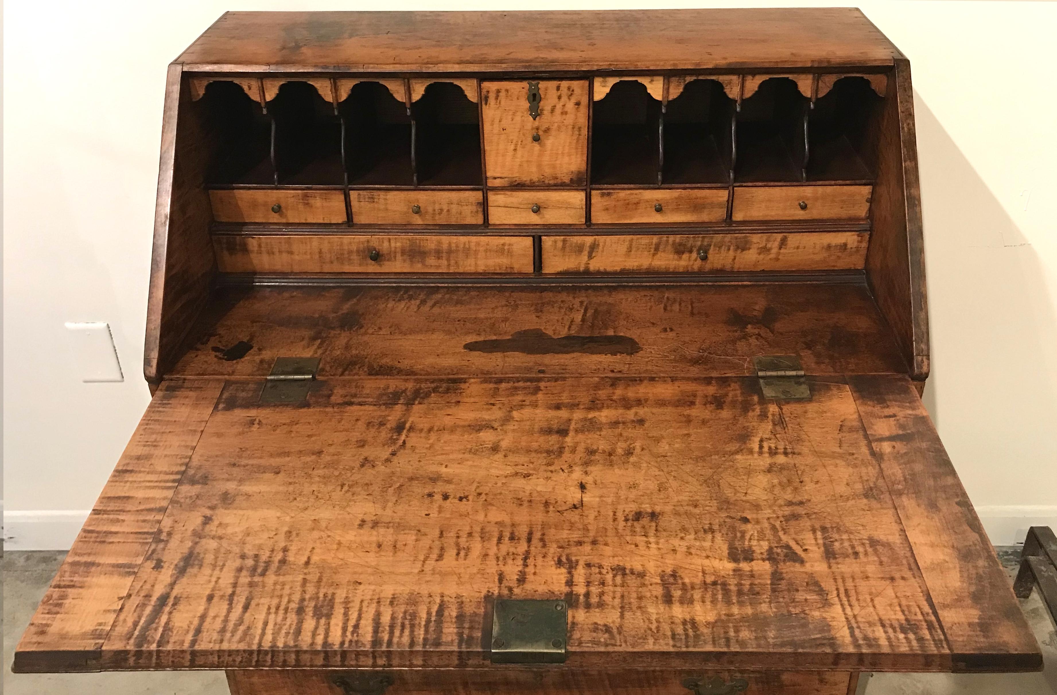 New England Tiger Maple Chippendale Slant Front Desk, circa 1760 2