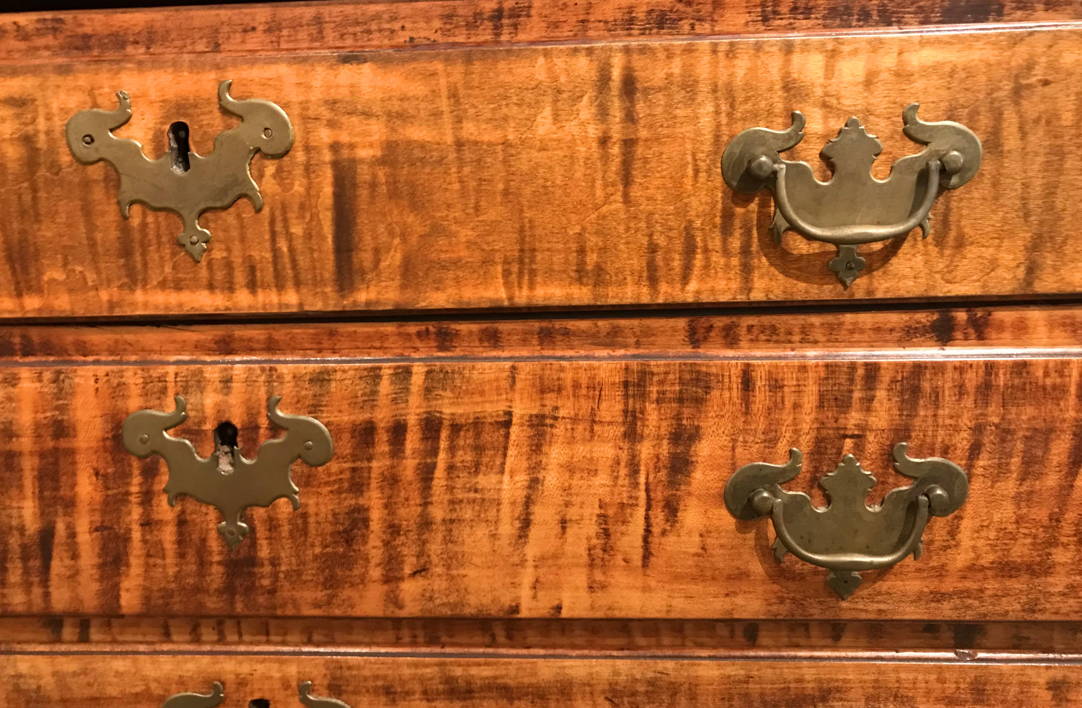 New England Tiger Maple Chippendale Slant Front Desk, circa 1760 1