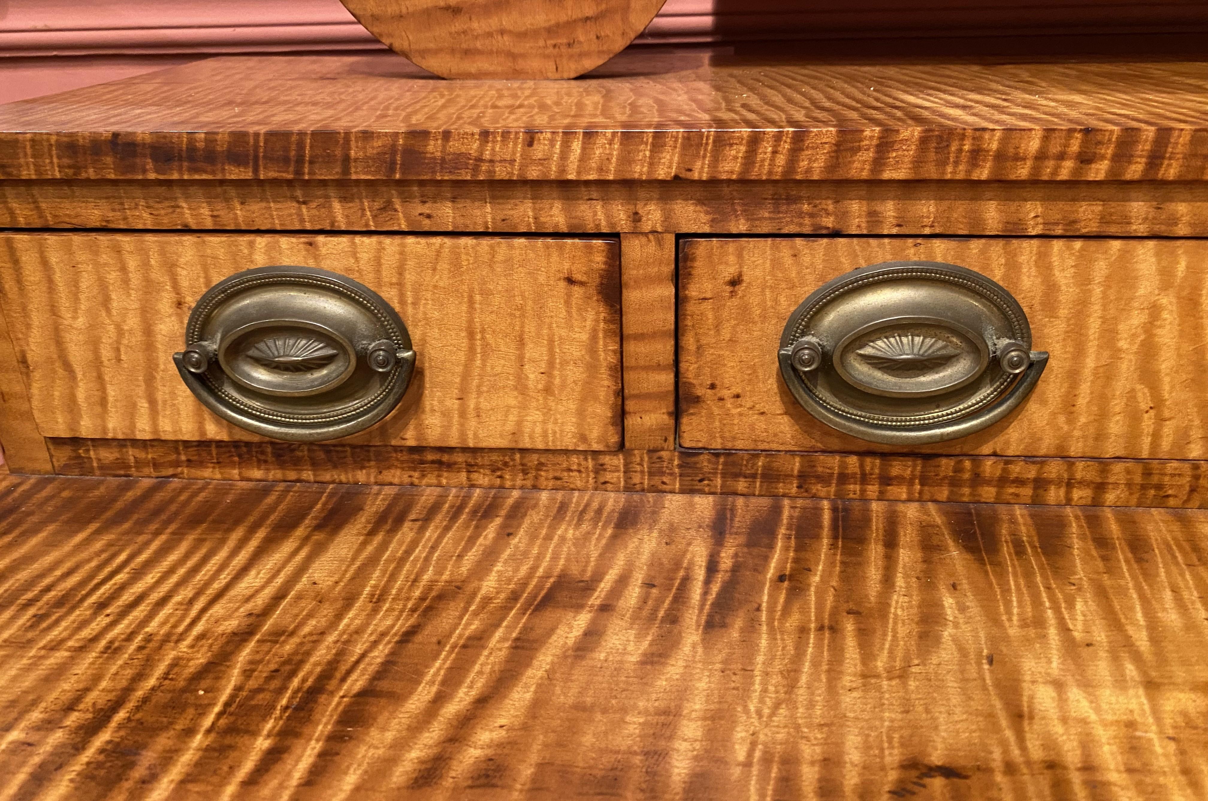 New England Tiger Maple Five Drawer Dressing Chest with Mirror circa 1810 In Good Condition In Milford, NH