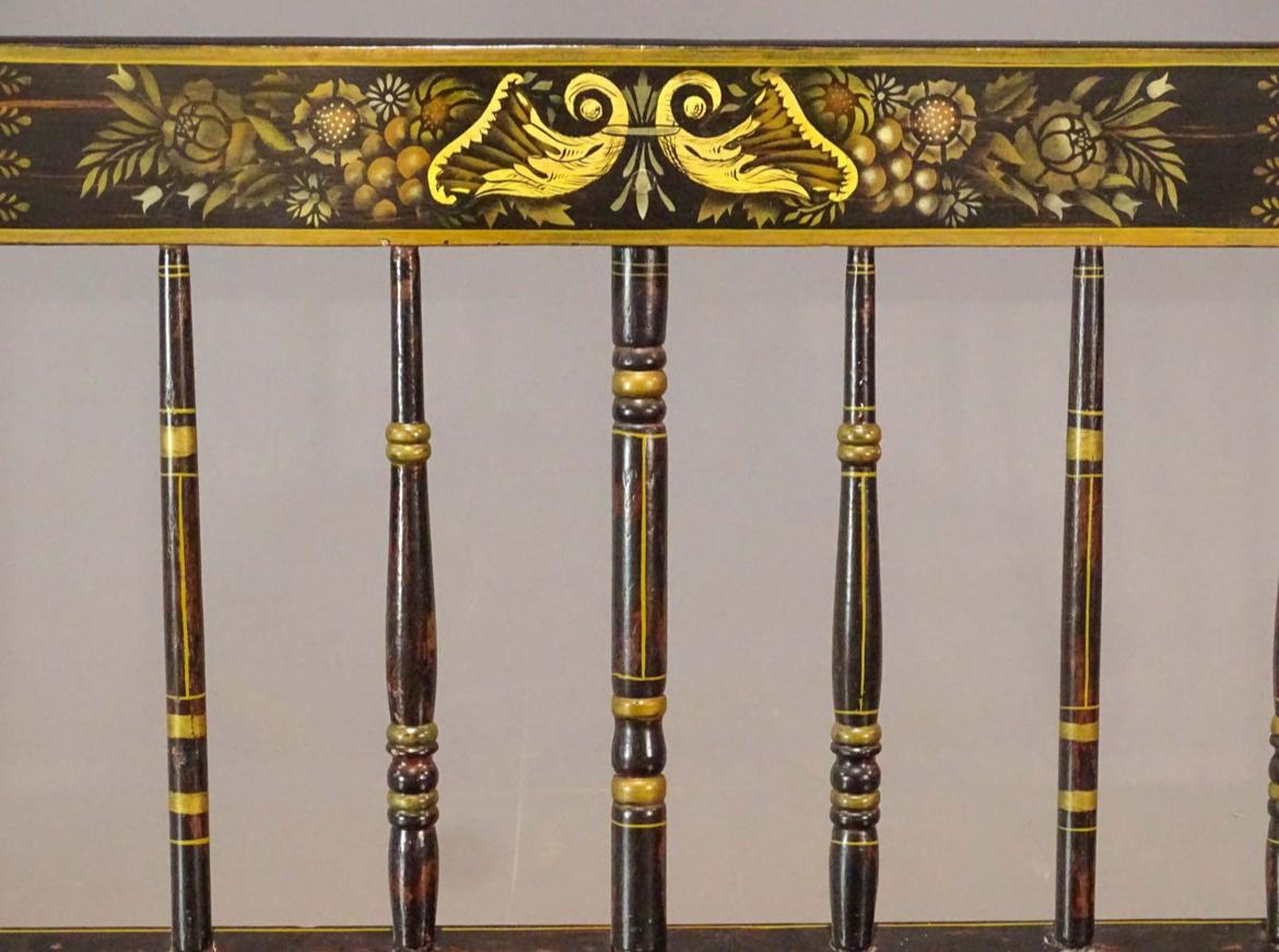 Fédéral Banc de diacre de style Windsor de Nouvelle-Angleterre, 19e siècle en vente