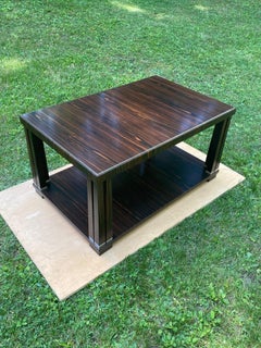 Nouvelle table basse anglaise à deux niveaux, de style Art déco, en ébène de Macassar, ornée de bandes argentées