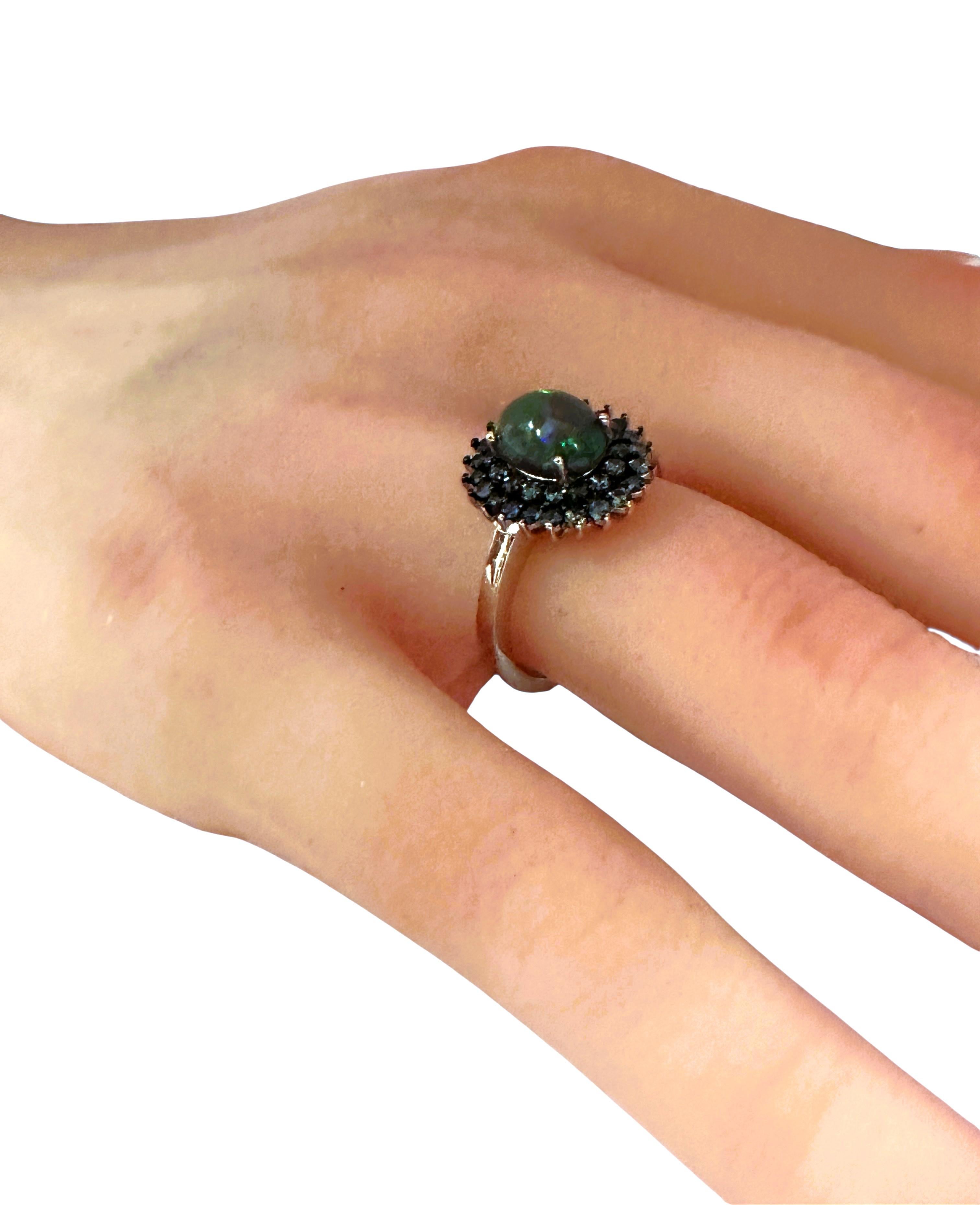 New Ethiopian 1.2 Carat Black Opal & Diamond-cut Blue Sapphire Sterling Ring en vente 4
