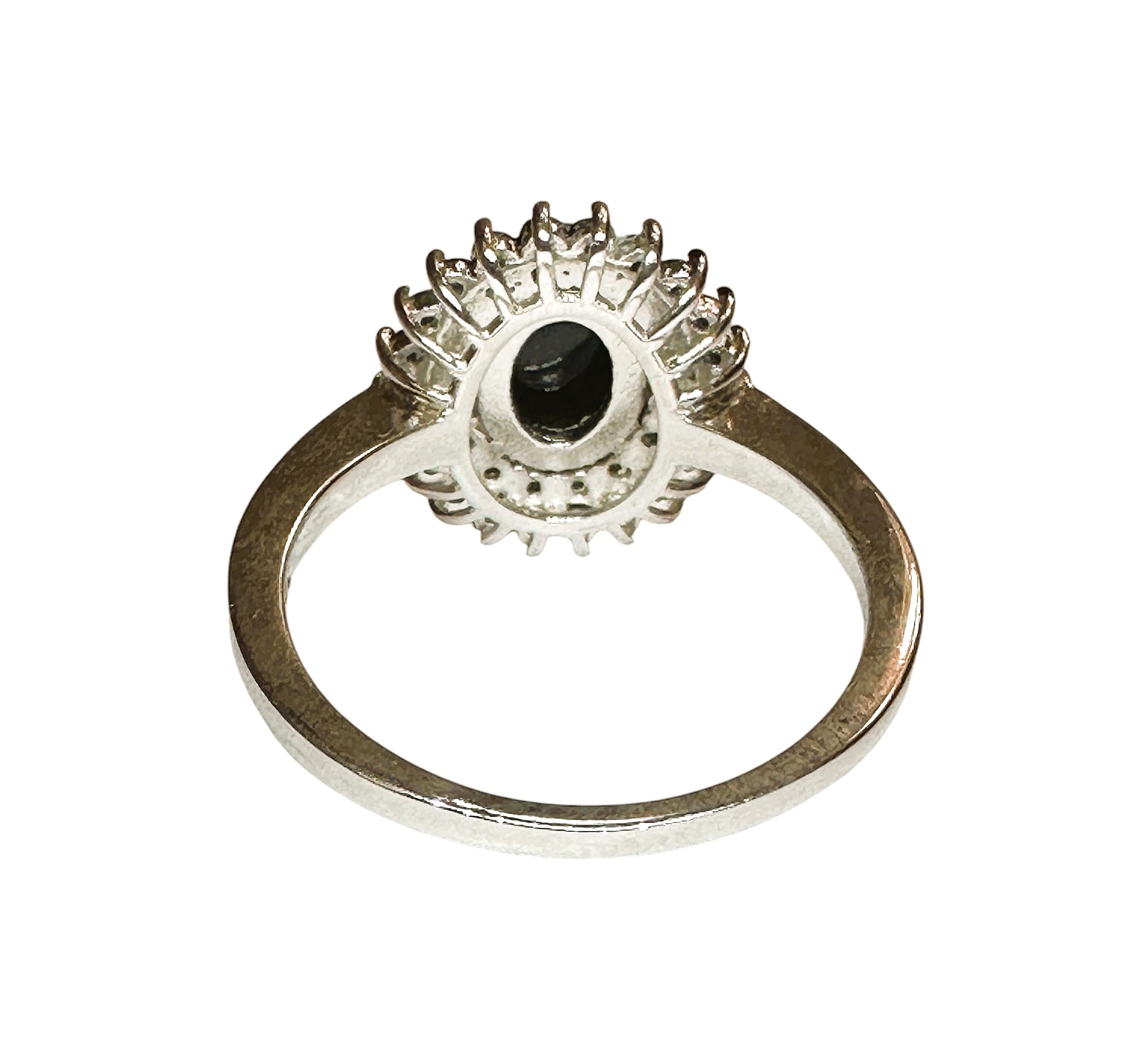 Taille ovale Bague éthiopienne nouvelle de 1,2 carat, opale noire et saphir bleu taillé en diamant