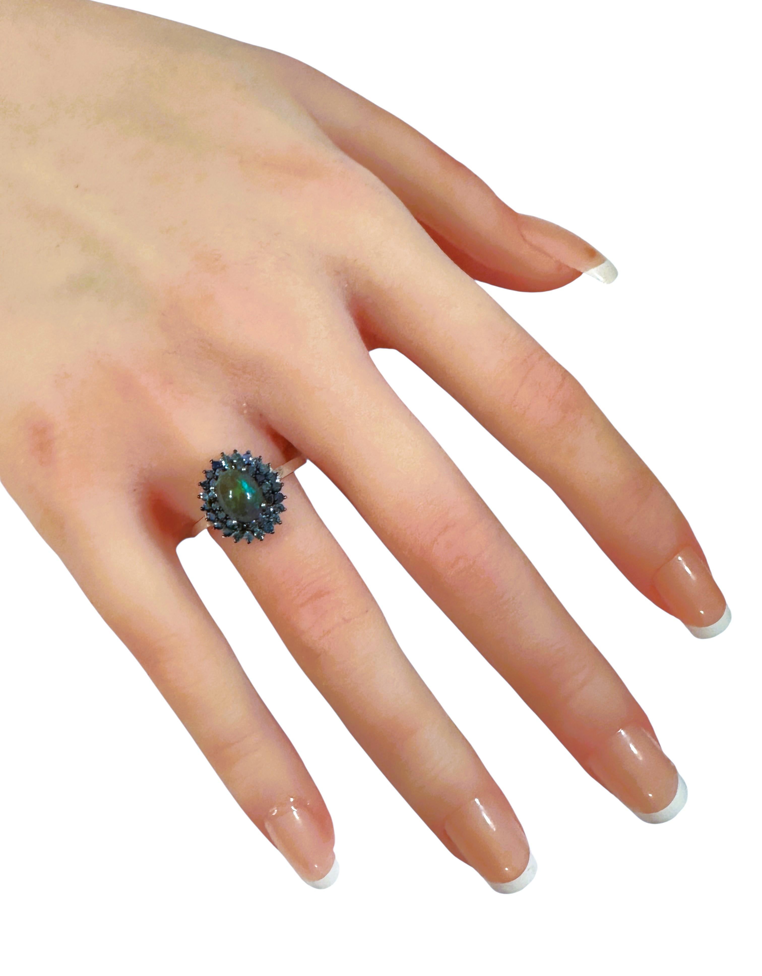 New Ethiopian 1.2 Carat Black Opal & Diamond-cut Blue Sapphire Sterling Ring en vente 3