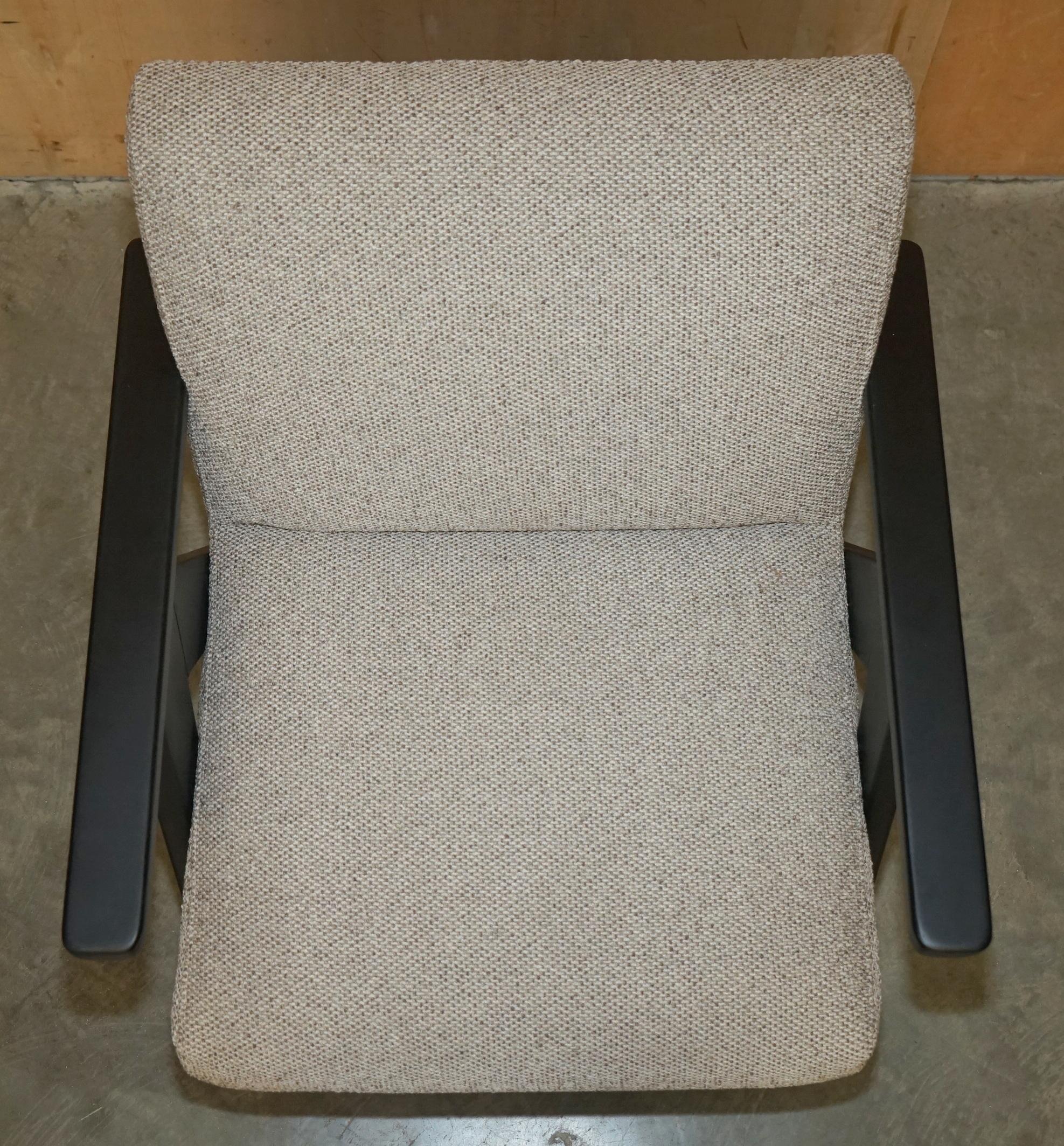 NEW EXDISPLAY NORDIC STYLE EDGAR ARMCHAIR MIT BEECH WOOD FRAME & OATMEAL FABRIC (Europäisch) im Angebot