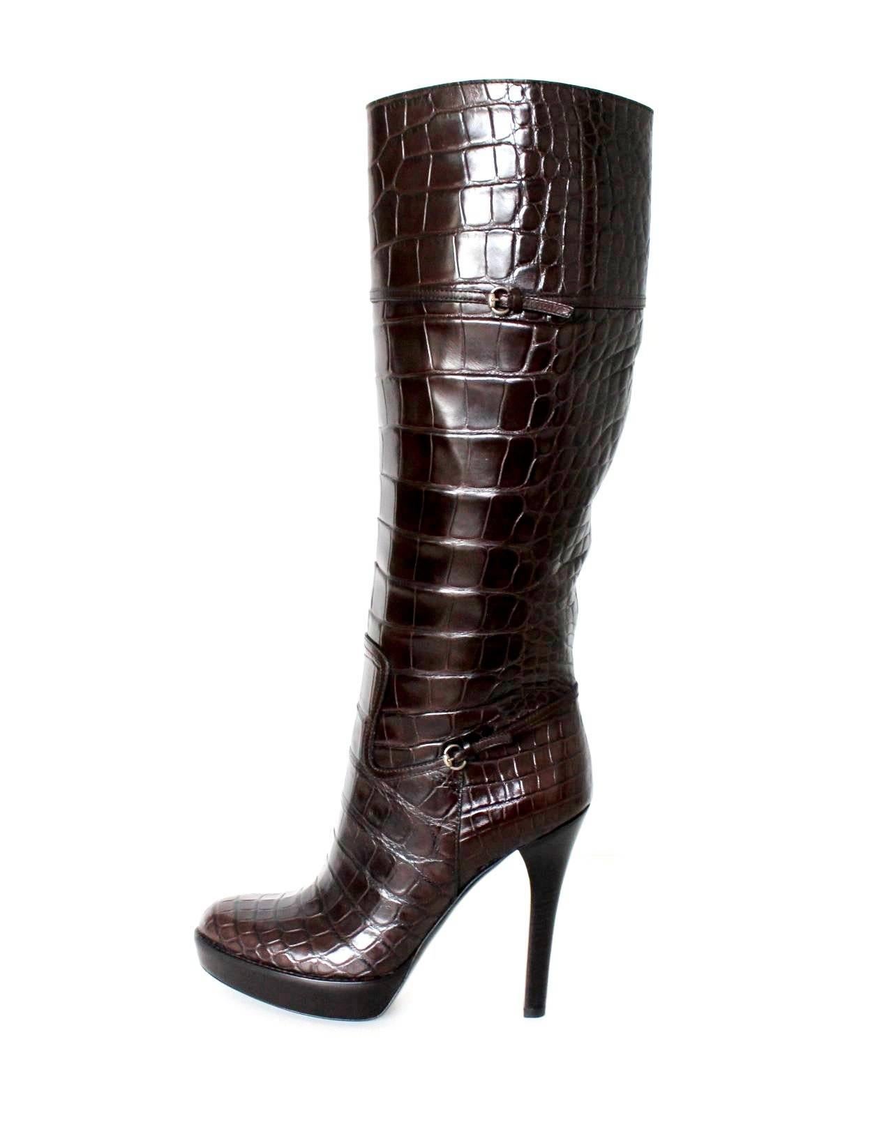NEU Gucci Exotische braune extra hohe Alligatorhaut High Heels Stiefel 17899 $ 41 (Schwarz) im Angebot