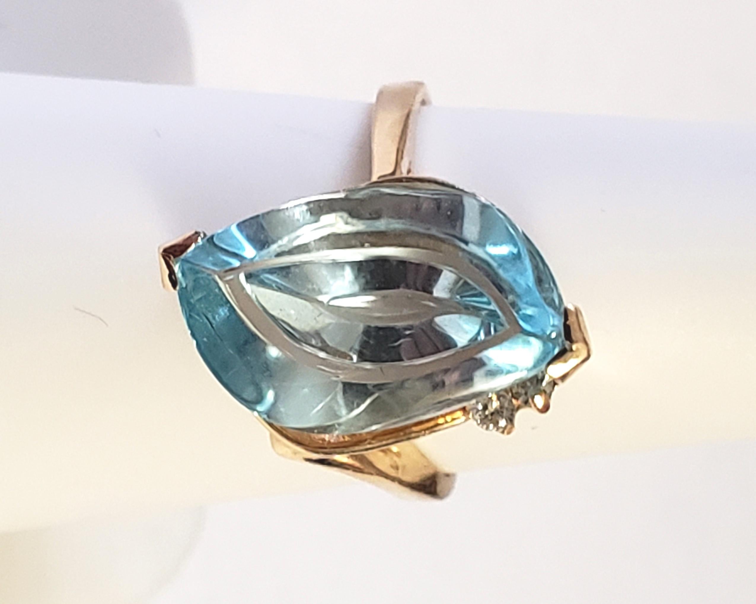Contemporary New Fantasy SPECIAL Cut  5 Carat, Natural Sky Blue Topaz Ring in 14K Yellow Gold For Sale