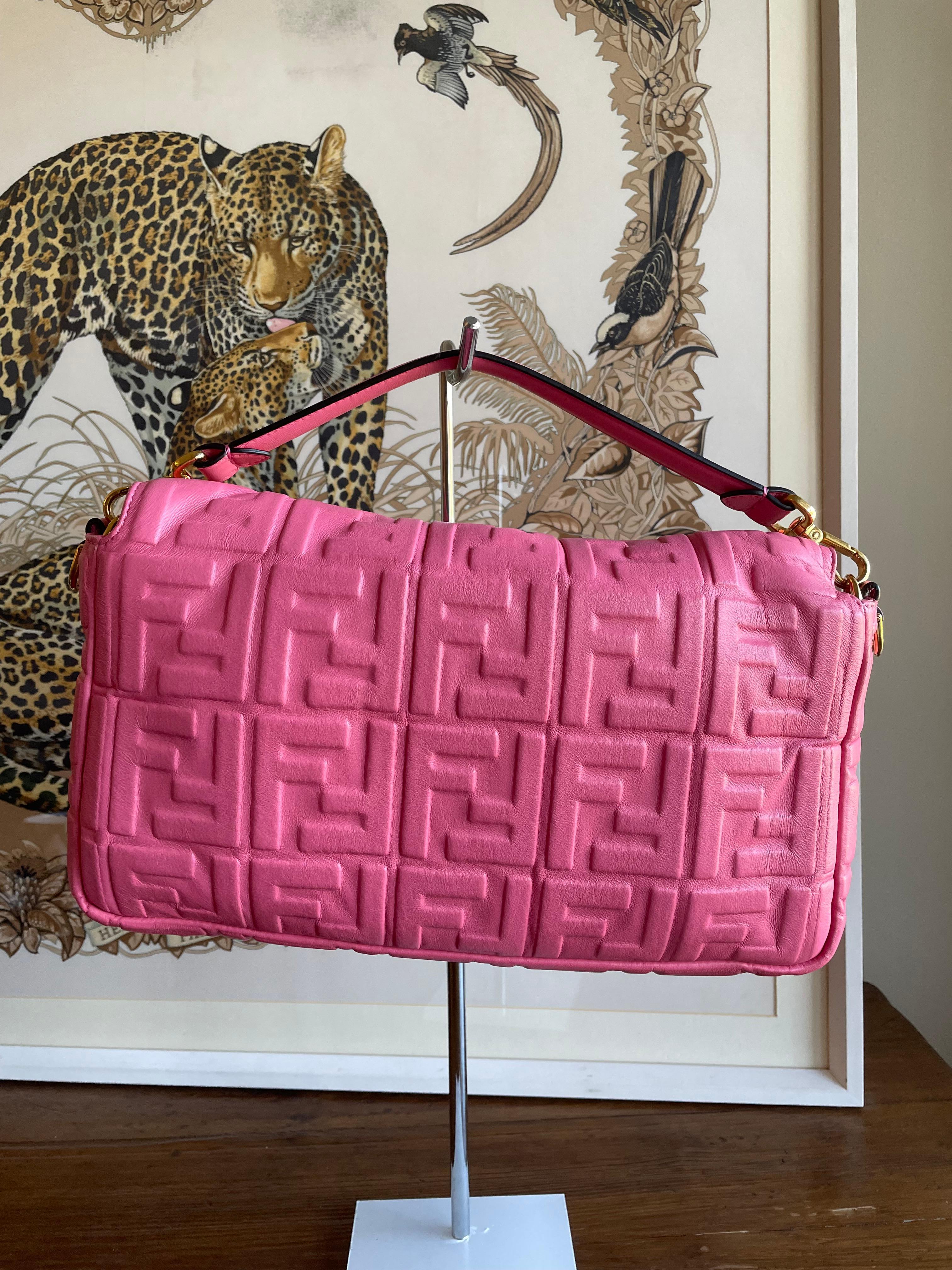 New Fendi baguette bag in pink nappa leather. In New Condition In Carnate, IT