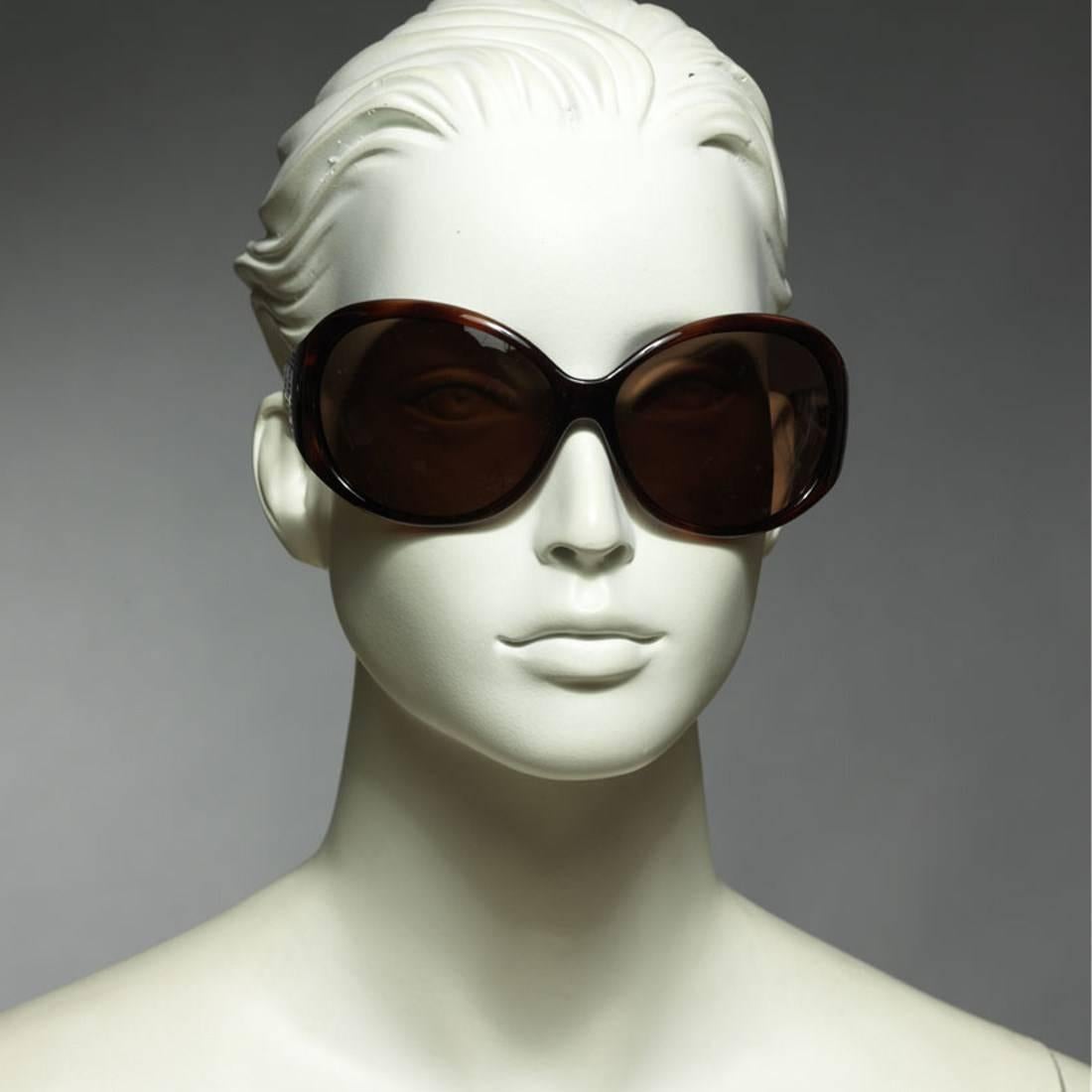  New Fendi Brown Wrap Logo Sunglasses With Case Pour femmes 