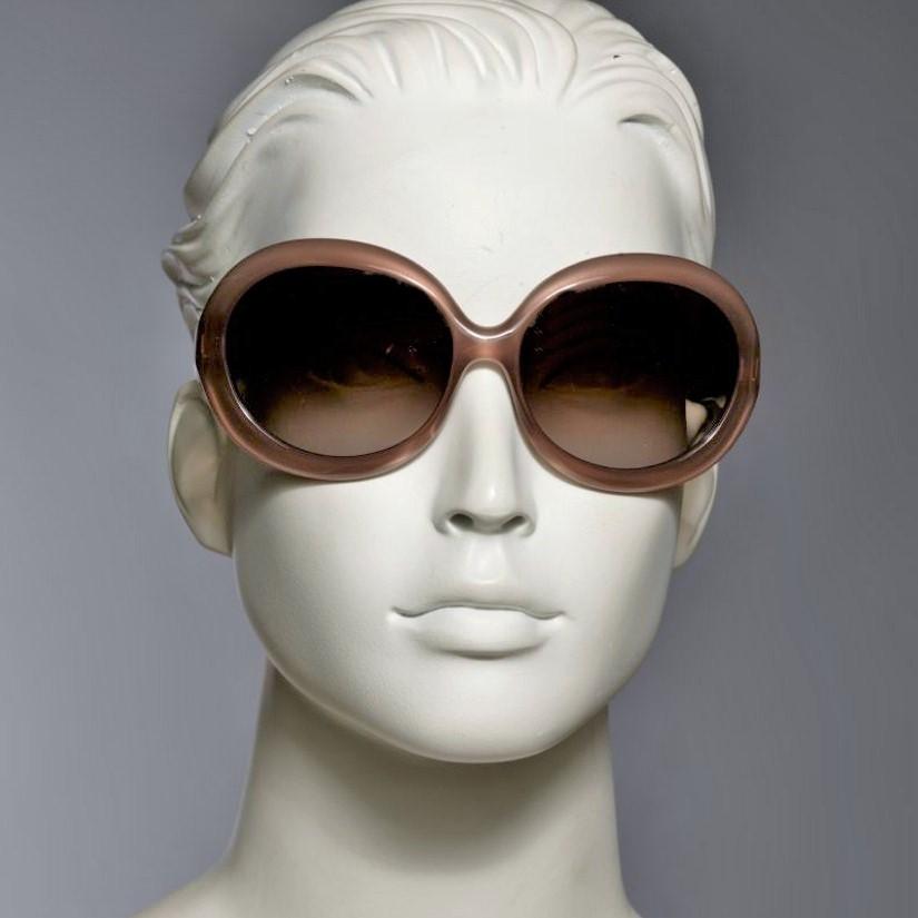 Gray New Fendi Champagne Sunglasses with Case For Sale