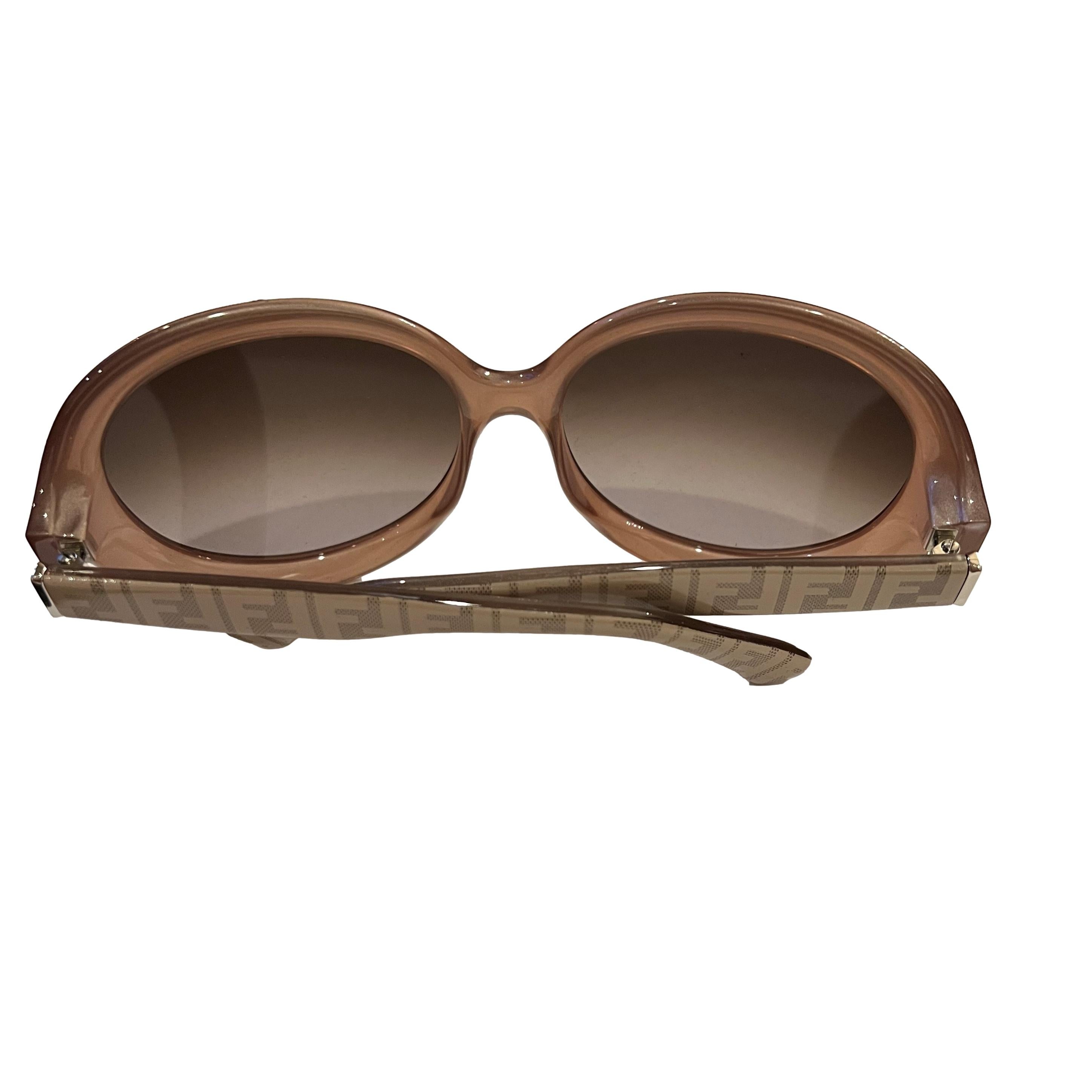 New Fendi Champagne Sunglasses with Case In New Condition For Sale In Leesburg, VA