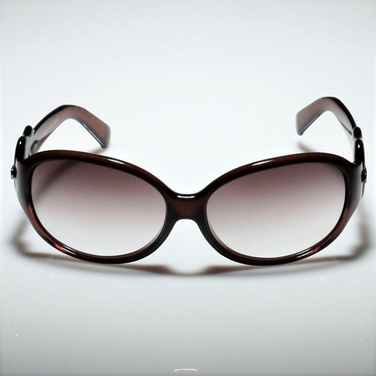 New Fendi Dark Brown Buckle Sunglasses with Case at 1stDibs display picture 1