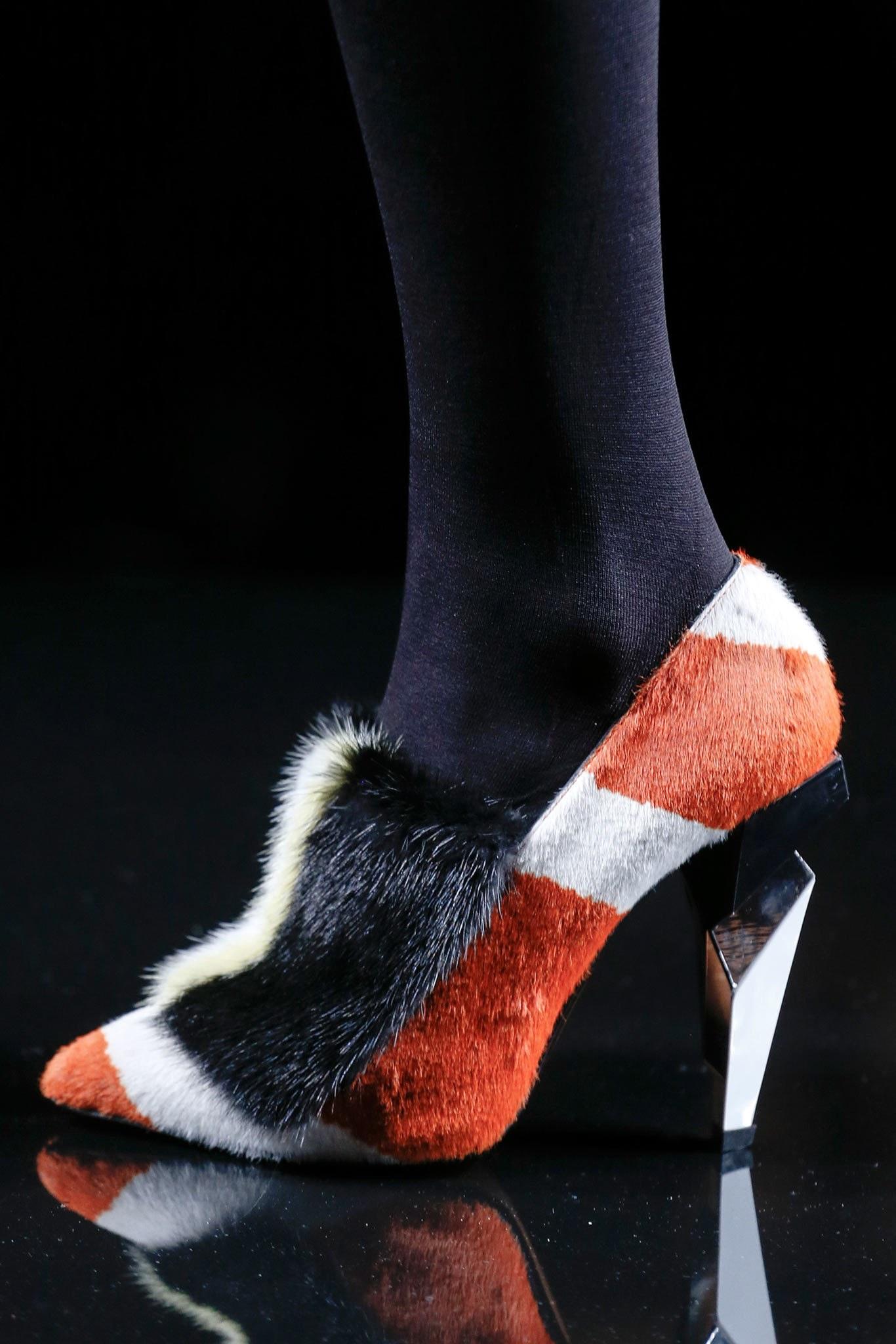 New Fendi Karl Lagerfeld Rare Runway Art Deco Leather Fox Fur Booties Pump Sz 40 11