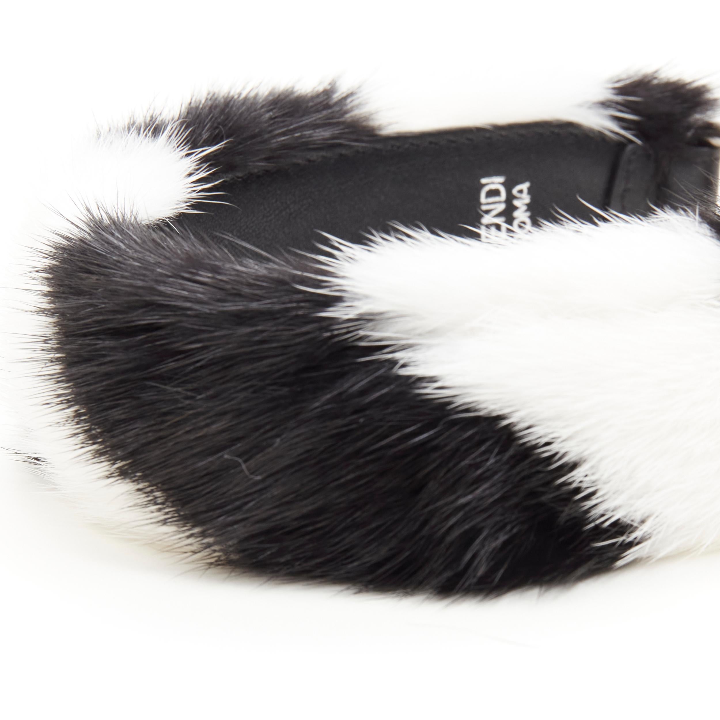 FENDI Mini Strap You - Sac à poignée courte en fourrure noire et blanche, état neuf Neuf - En vente à Hong Kong, NT