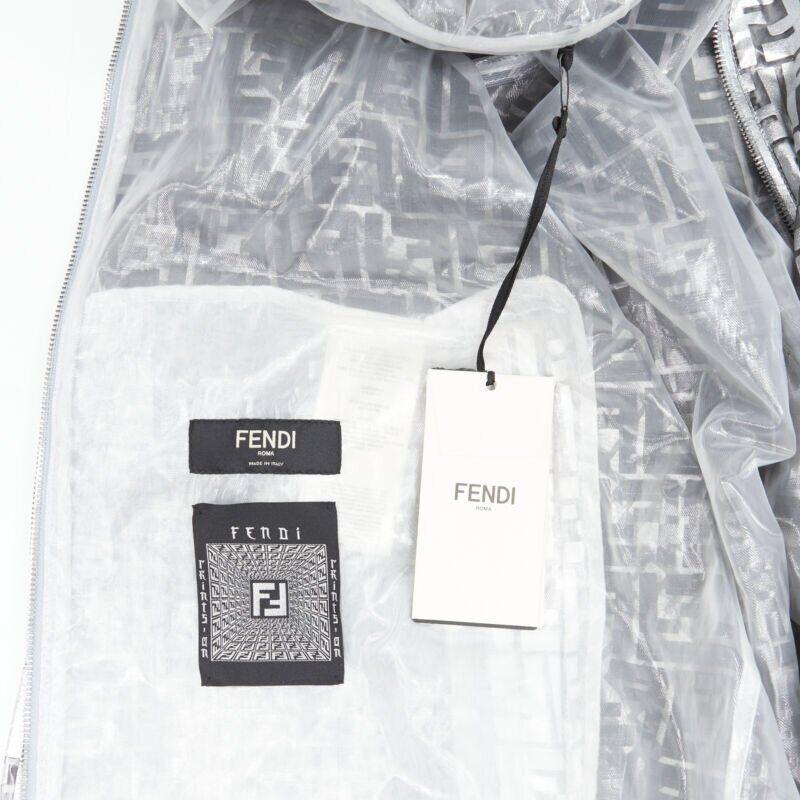 FENDI Nicki Minaj Drucke auf Metallic Silber FF Zucca Monogramm Anorak-Mantel L im Angebot 6