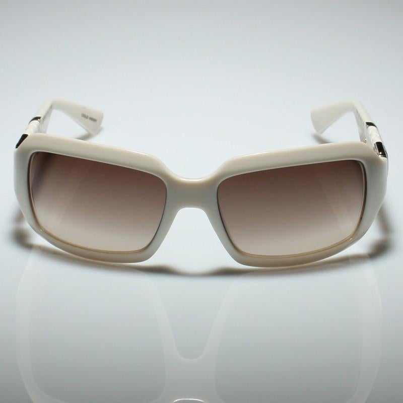 New Fendi Off White Sonnenbrille mit Etui im Zustand „Neu“ in Leesburg, VA