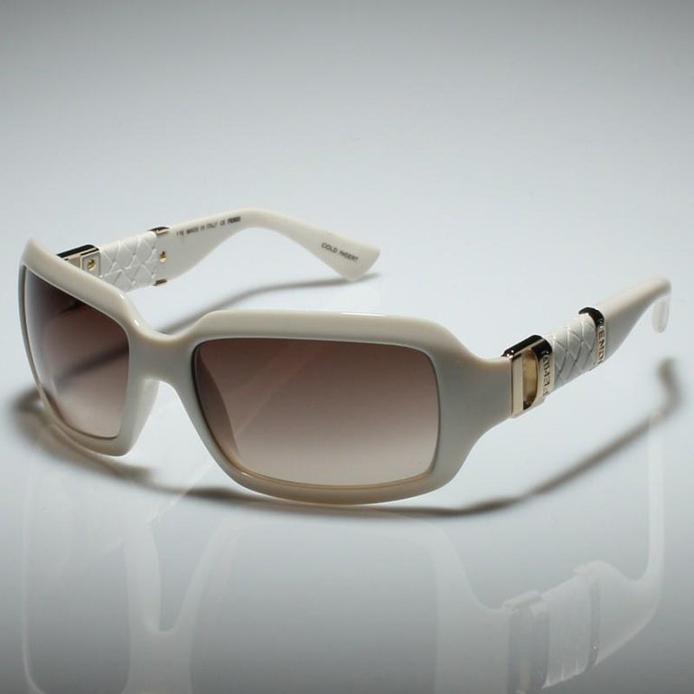New Fendi Off White Sunglasses with Case For Sale at 1stDibs display picture 3