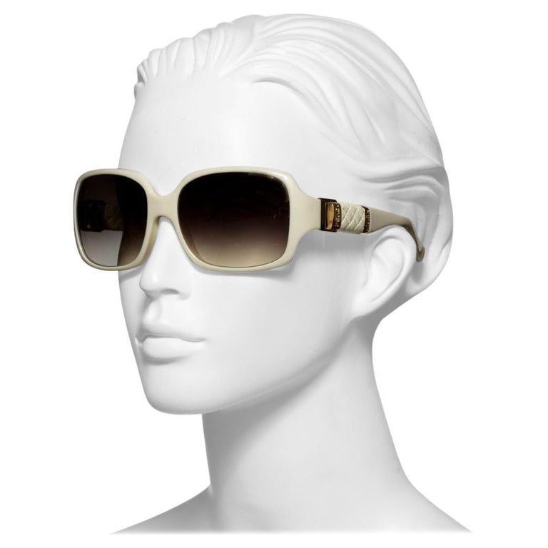 New Fendi Off White Sunglasses with Case For Sale at 1stDibs