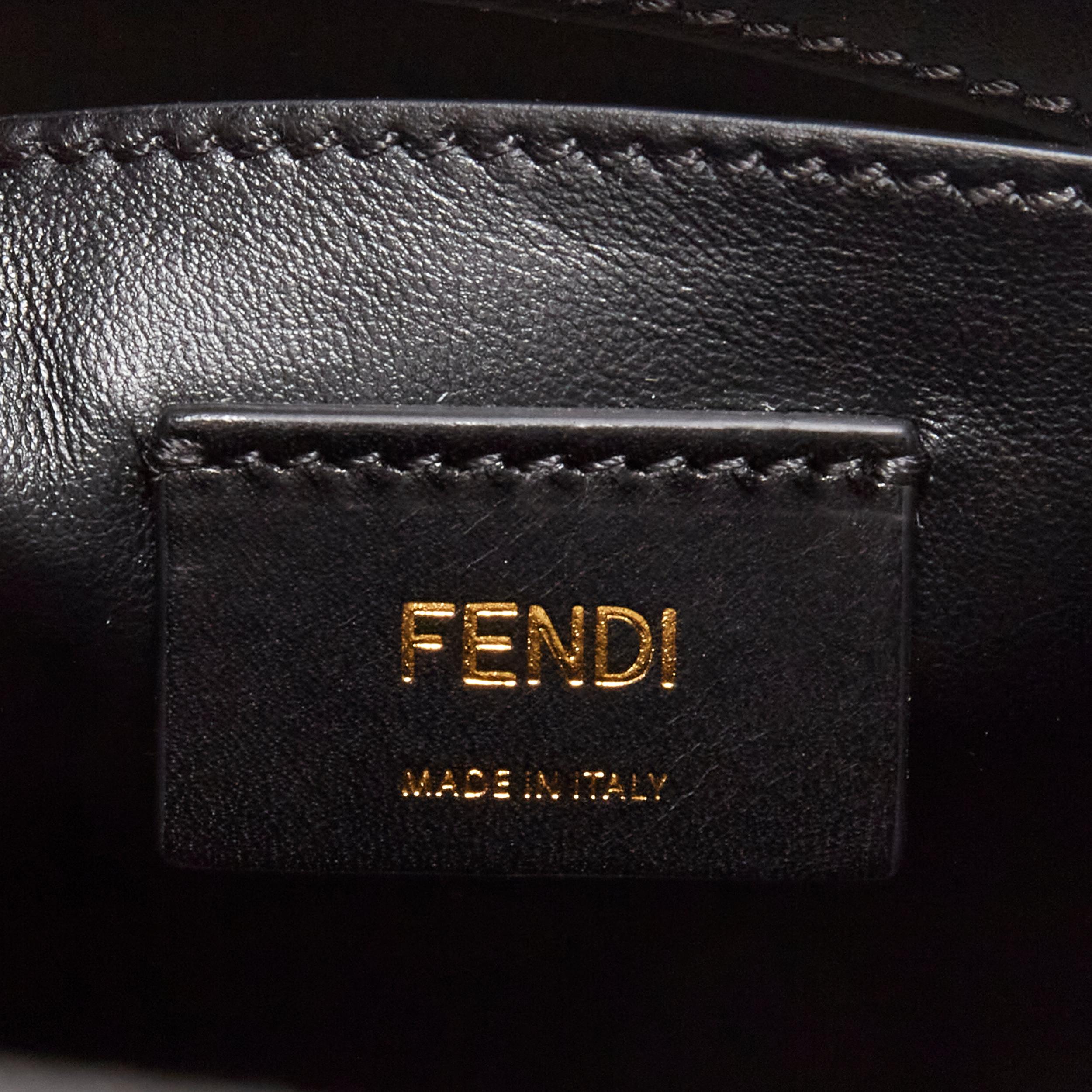 FENDI Pack Kleine Einkaufstasche aus gelbem Leder mit Logodruck im Angebot 6