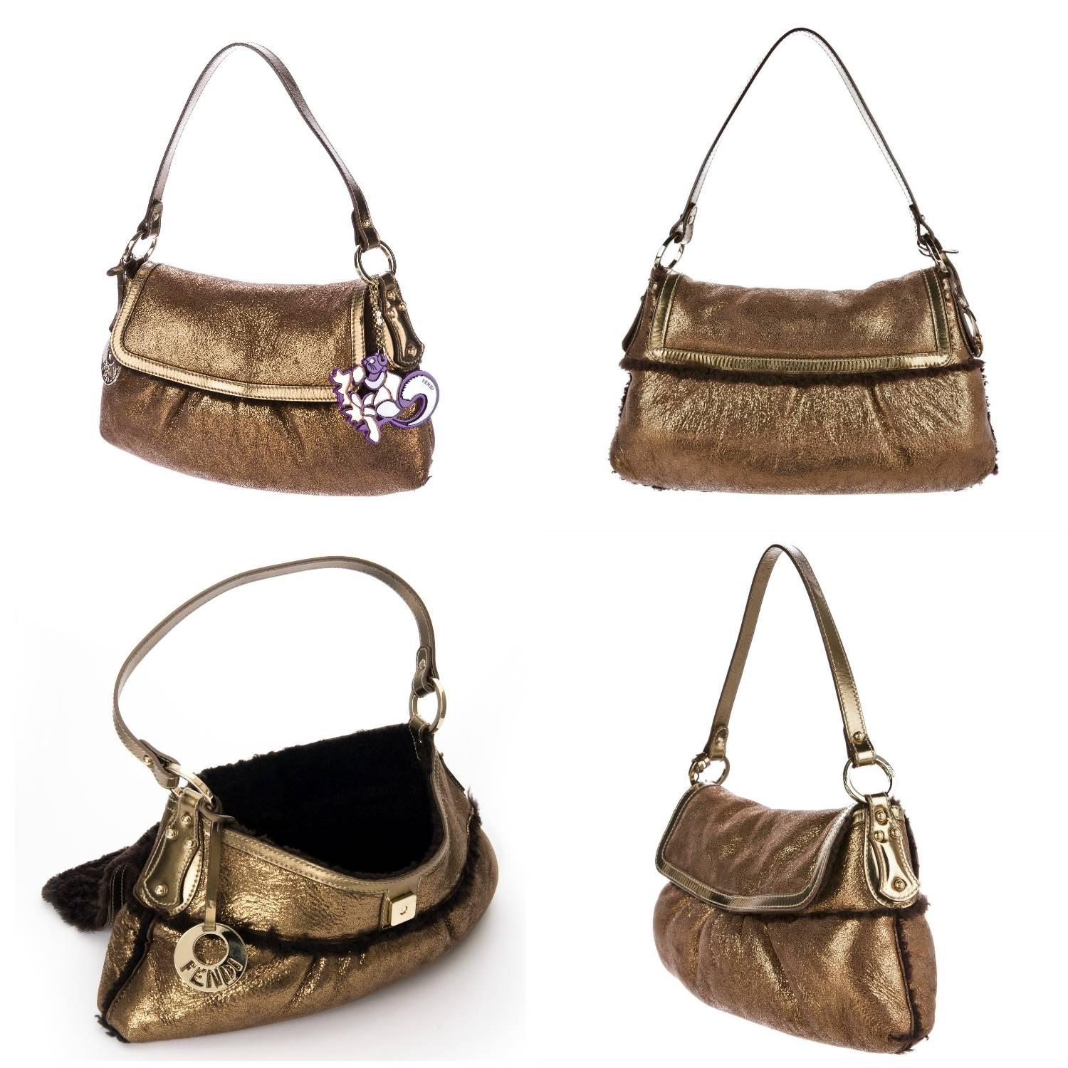 Fendi Shearling Bronze Baguette-Tasche mit Fendi Eichhörnchen-Handtasche Charme im Zustand „Neu“ im Angebot in Leesburg, VA
