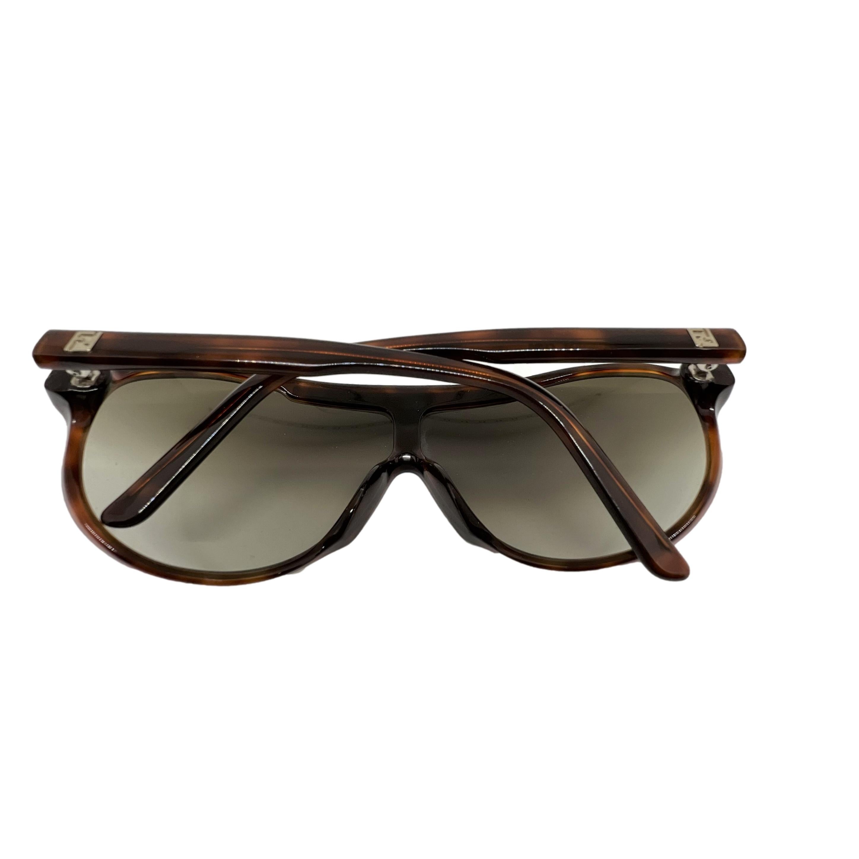 New Fendi Lunettes de soleil unisexes avec étui Neuf à Leesburg, VA