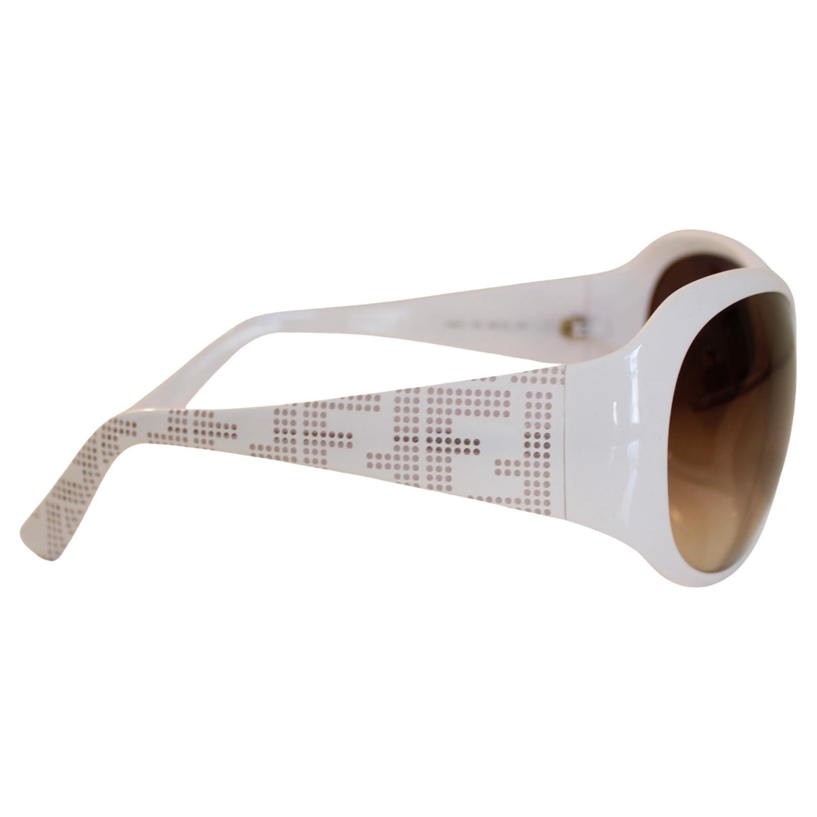 Nuovi occhiali da sole Fendi Off White con custodia

Nuovo di zecca
Lenti leggermente riflettenti
Lati FF
Bellissime cornici Whiting
Leggero e resistente ai graffi e agli urti
Prodotto in Italia
Protezione 100% UVA/UVB
Con custodia e abbigliamento