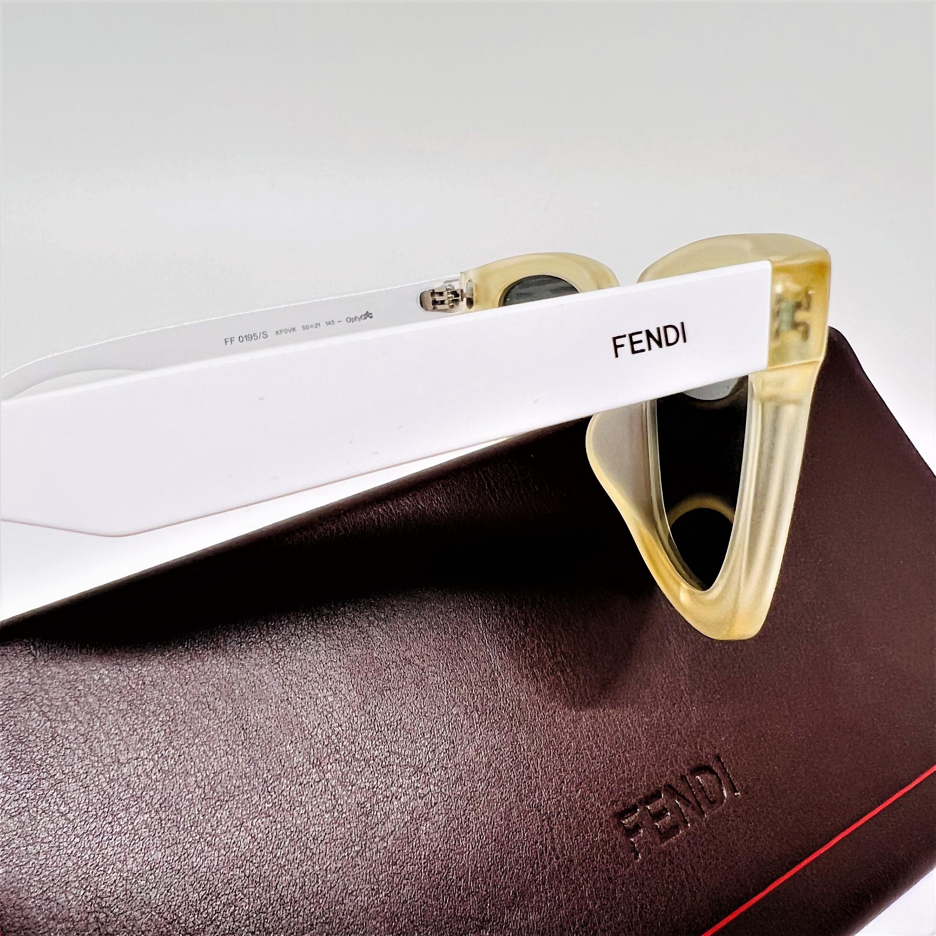 Fendi Weiße Wayfarer-Sonnenbrille mit Etui, Weiß Damen im Angebot