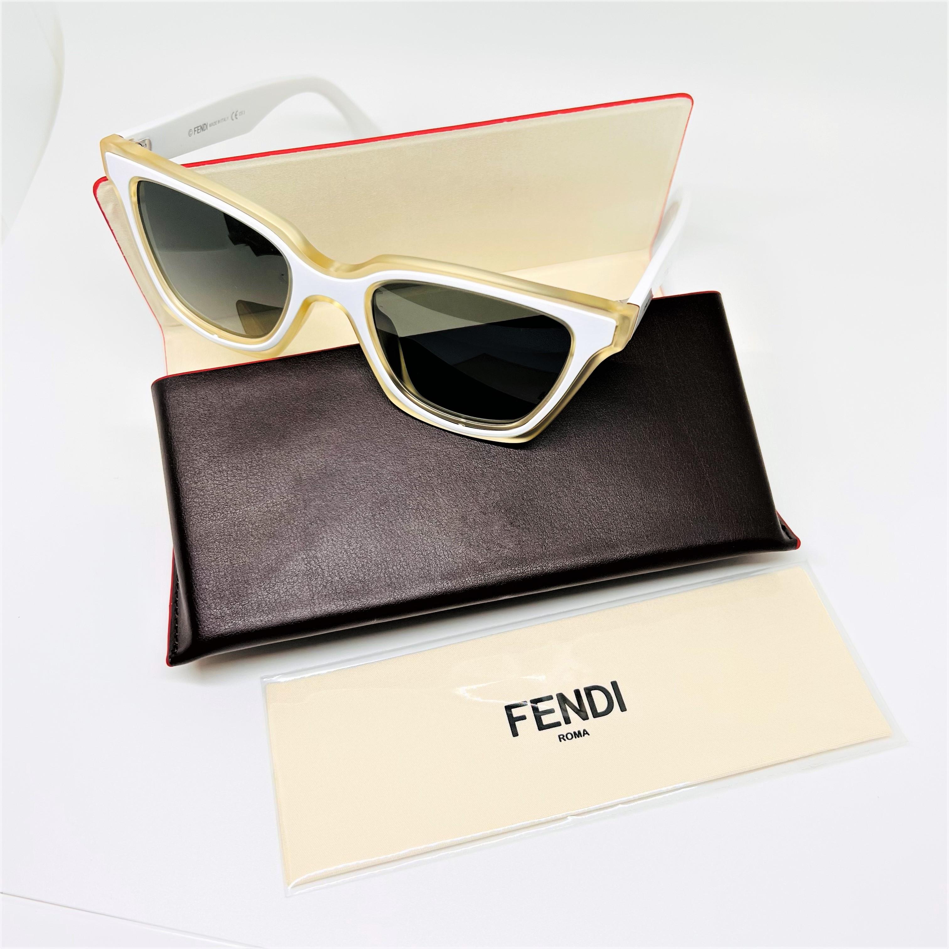 New Fendi White Wayfarer Sunglasses with Case In New Condition In Leesburg, VA