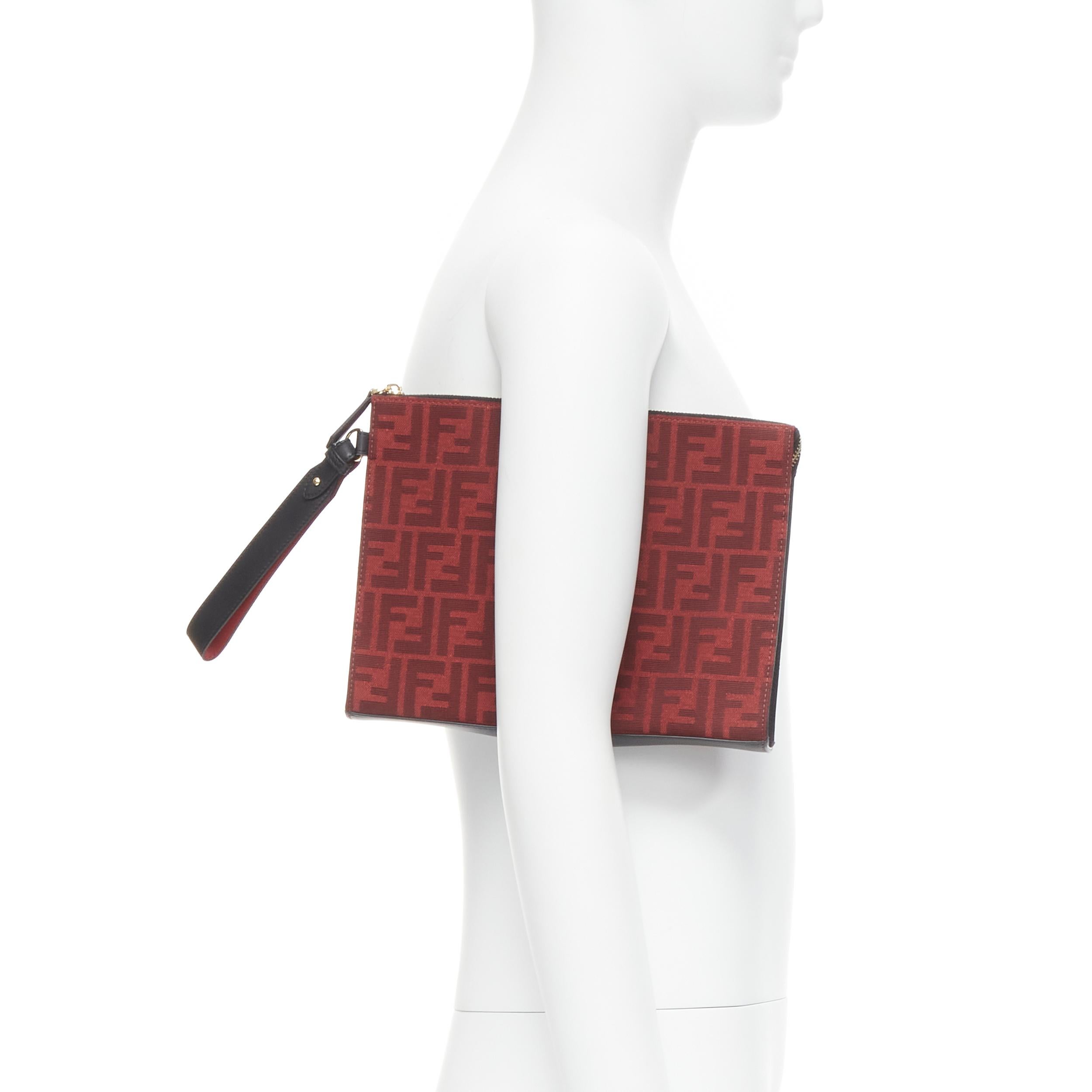 new FENDI Zucca FF monogram red canvas black leather zip clutch bag 
Reference: TGAS/B01599 
Brand: Fendi 
Model: Zucca clutch 
Material: Leather 
Color: Red 
Pattern: Solid 
Closure: Zip 
Extra Detail: Detachable leather wristlet strap. Leather