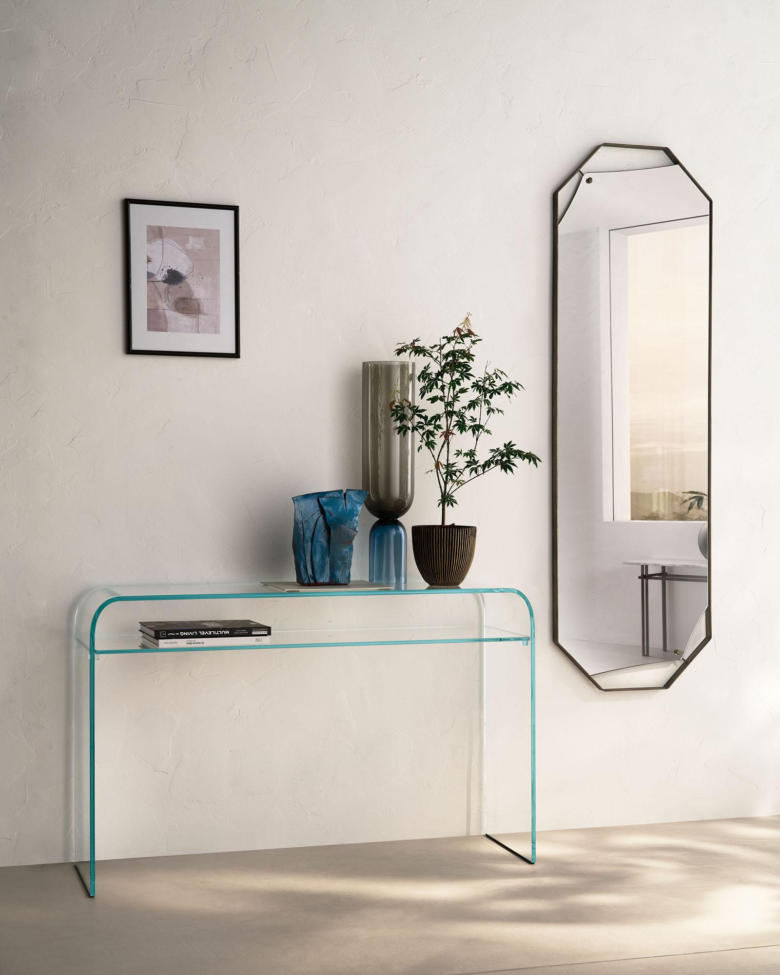 FIAM Elementare Console with glass shelf
Finish: Extralight Clear Glass

load capacity on the top: 50 kg
load capacity on each shelf: 20 kg

New in a box.
