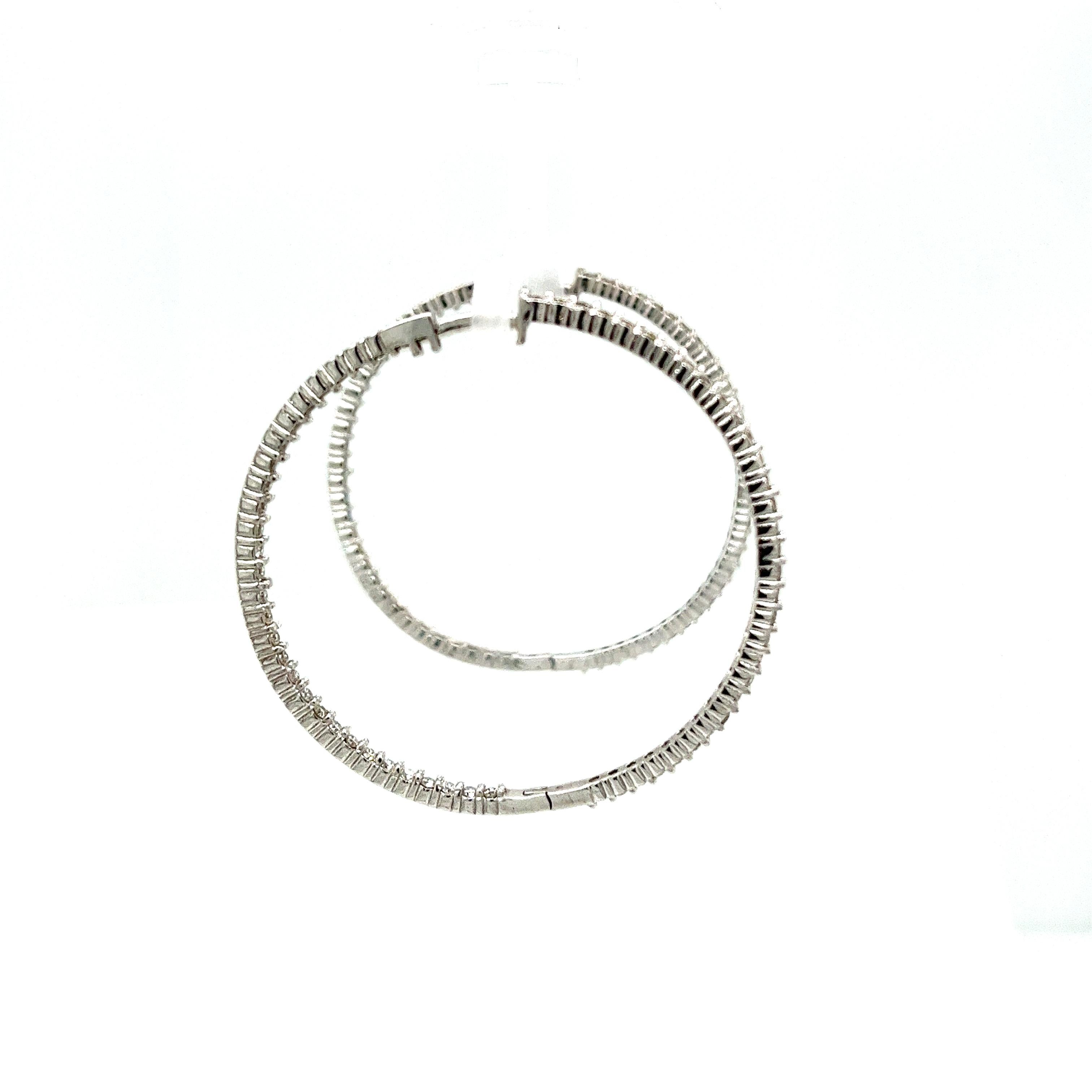 New Fine Quality Hoop Earrings Set with 2.75ct of Diamonds in 18ct White Gold In New Condition For Sale In London, GB