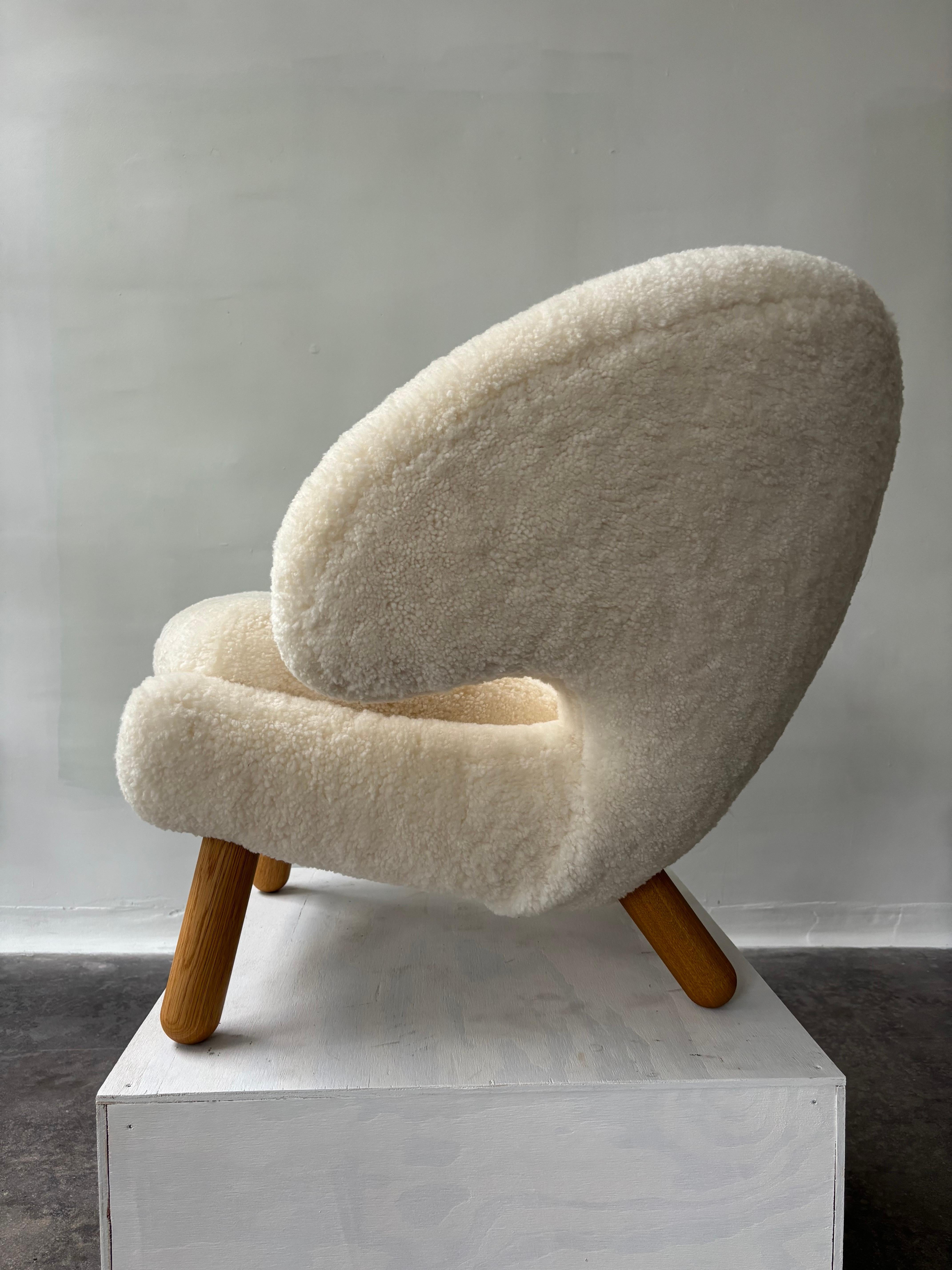 Danish New Finn Juhl Pelican Chair in Off-White Shearling