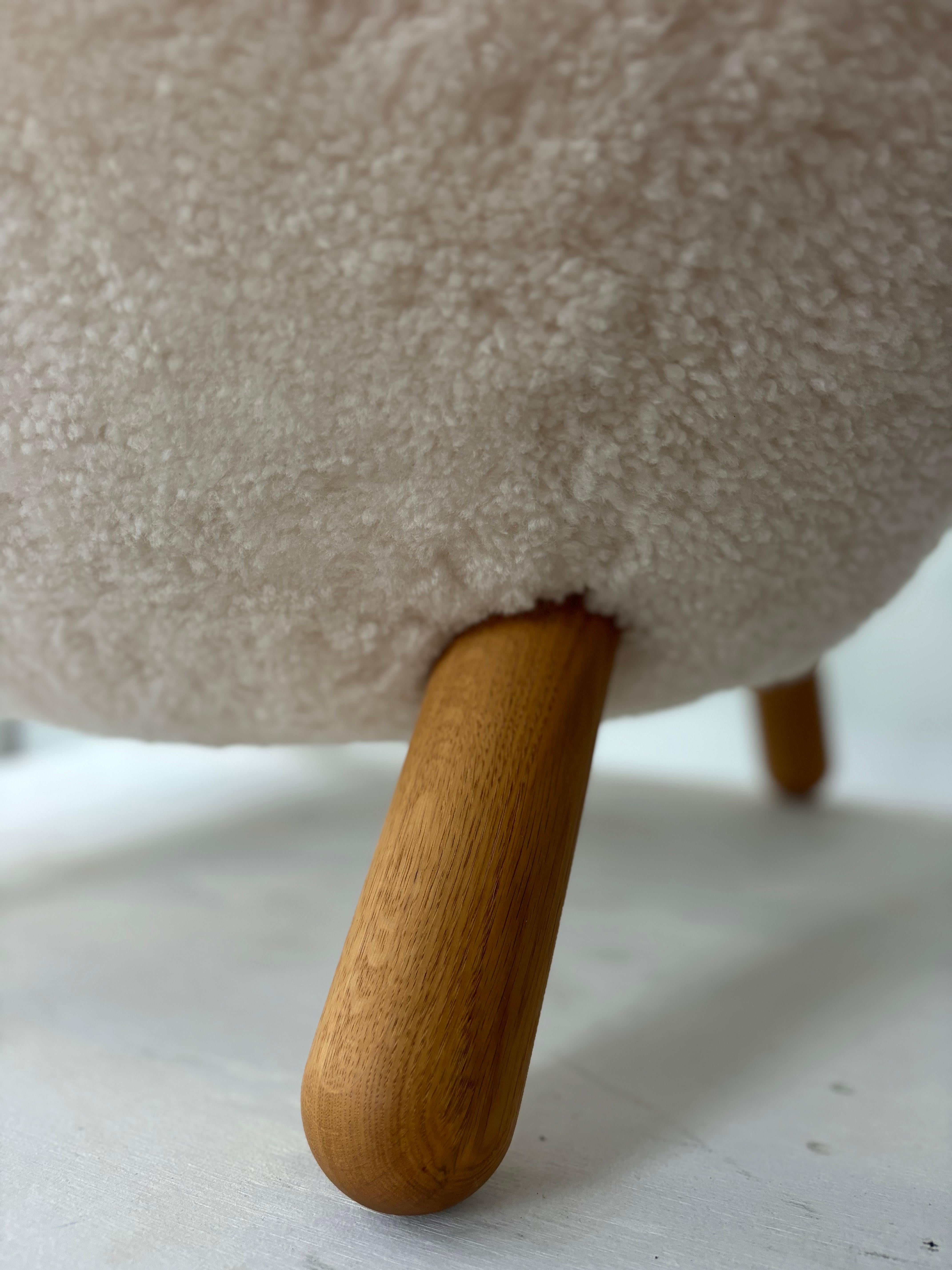Mid-20th Century New Finn Juhl Pelican Chair in Off-White Shearling