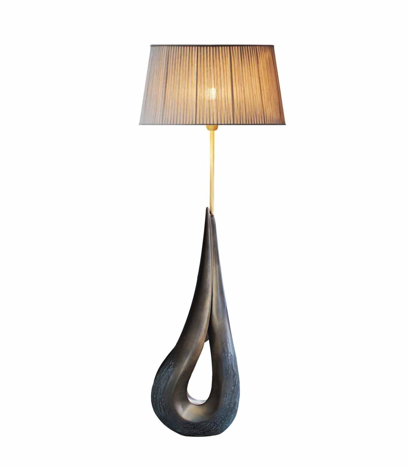 Floor lamp.

General information
Dimensions (cm): Ø60 x 161
Dimensions (in): Ø23.6 x 63.4
Weight (kg): 8
Weight (lbs): 17.6.

Materials and Colors
Lampshade: Pleated fabric Vitória ref. 