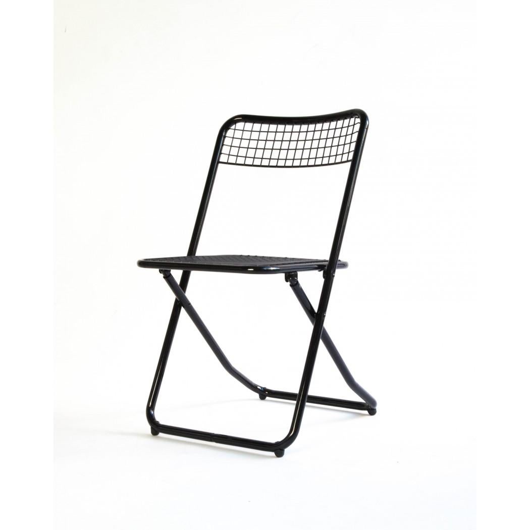 New folding chair black by Houtique & Masquespacio signed by Federico Giner, Valencia, Spain.

We have traveled to the past to pick up the 085 chair, an icon of postmodern design. We have returned to the present, reissued it and bathed in new