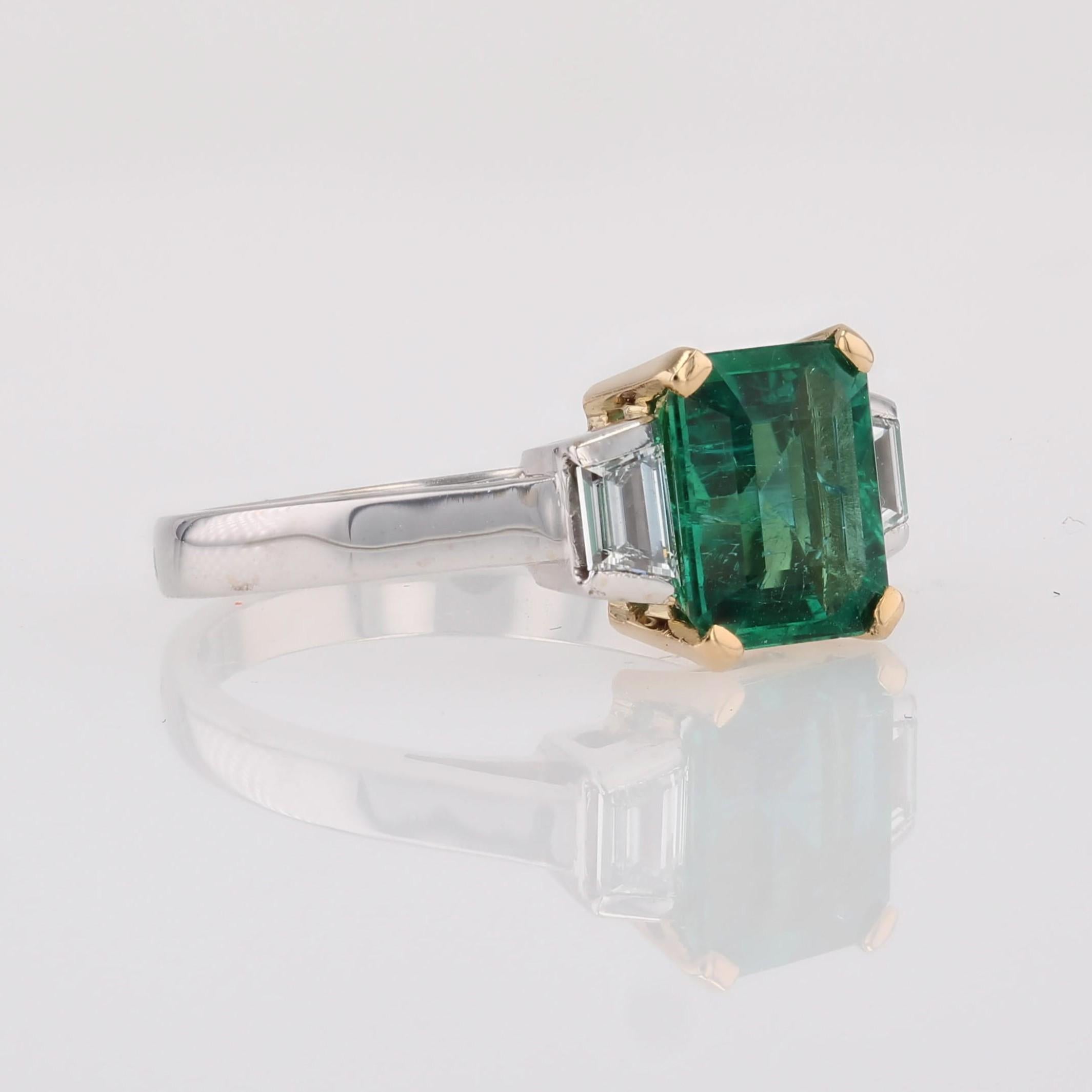 Nueva Esmeralda Francesa de 2,01 Quilates Zambia Diamantes Menores Anillo de Oro Blanco de 18 Quilates en venta 5