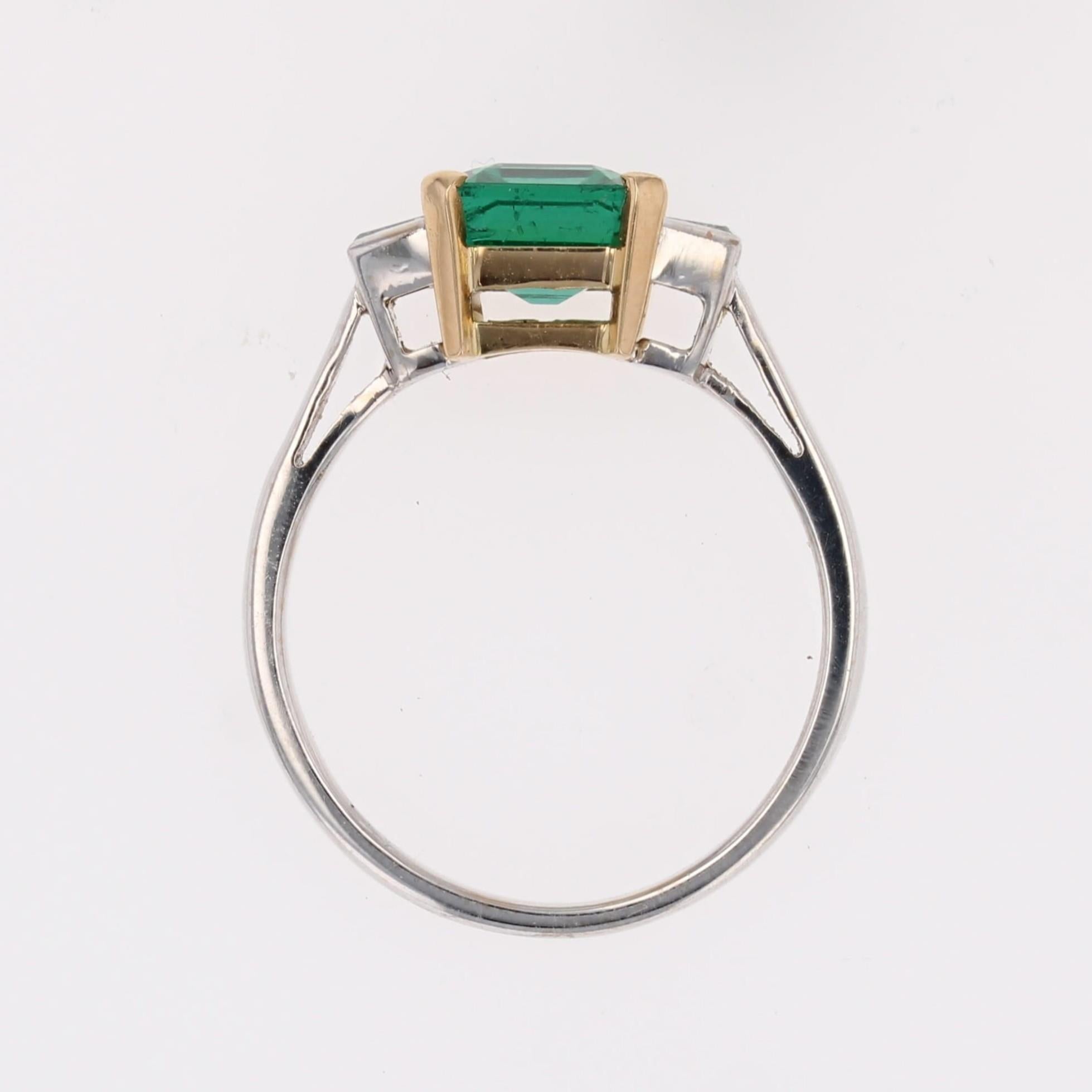 Nueva Esmeralda Francesa de 2,01 Quilates Zambia Diamantes Menores Anillo de Oro Blanco de 18 Quilates en venta 9