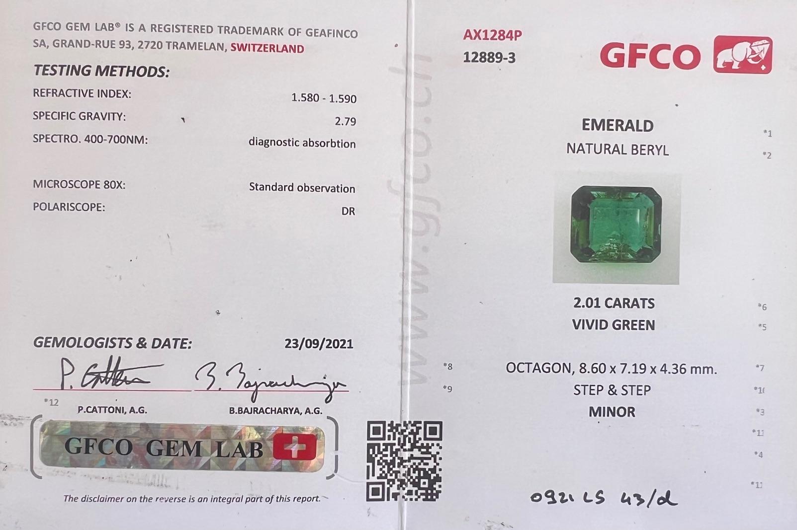 Nueva Esmeralda Francesa de 2,01 Quilates Zambia Diamantes Menores Anillo de Oro Blanco de 18 Quilates en venta 12