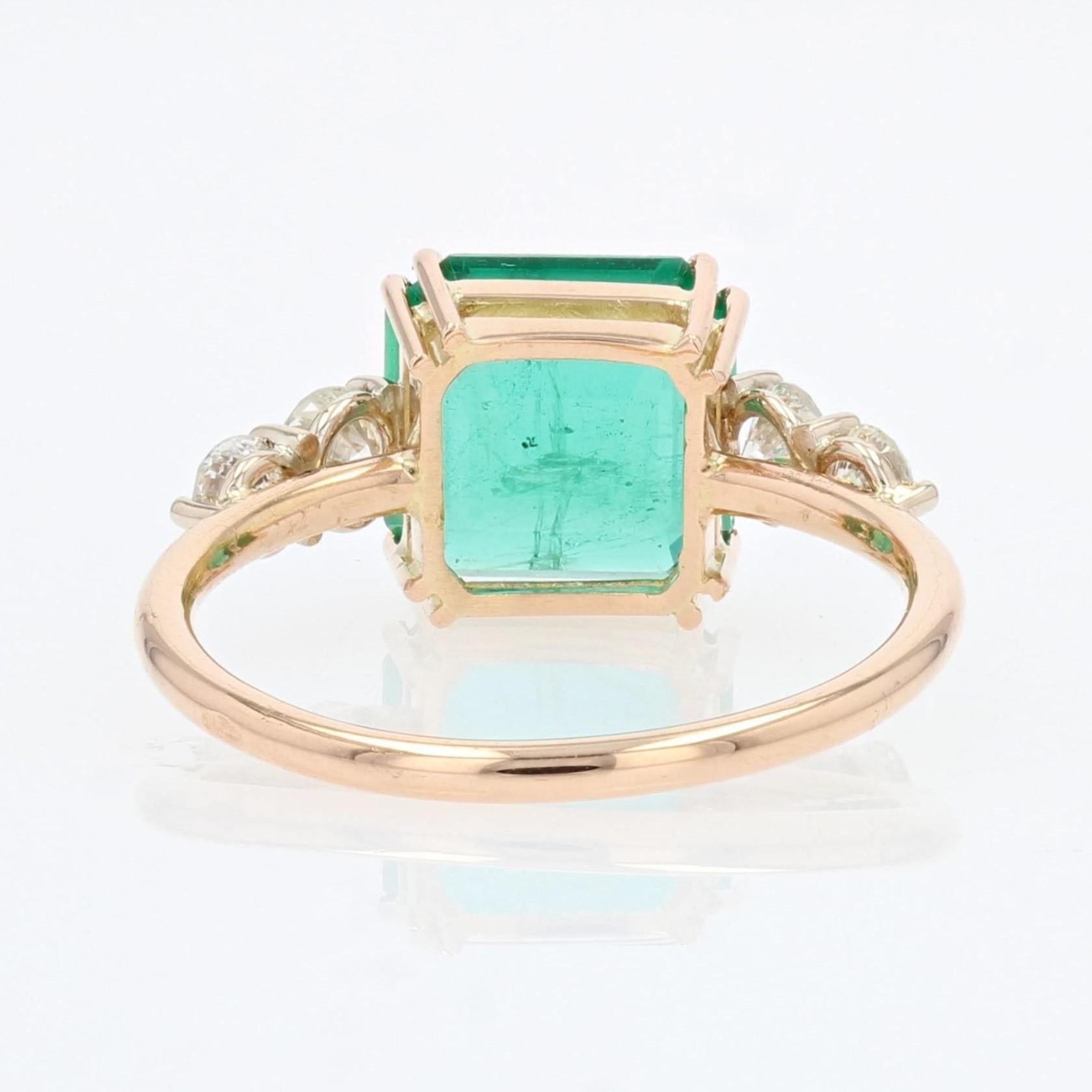 New French 2.48 Carats Emerald Diamonds 18 Karat Rose Gold Ring For Sale 6