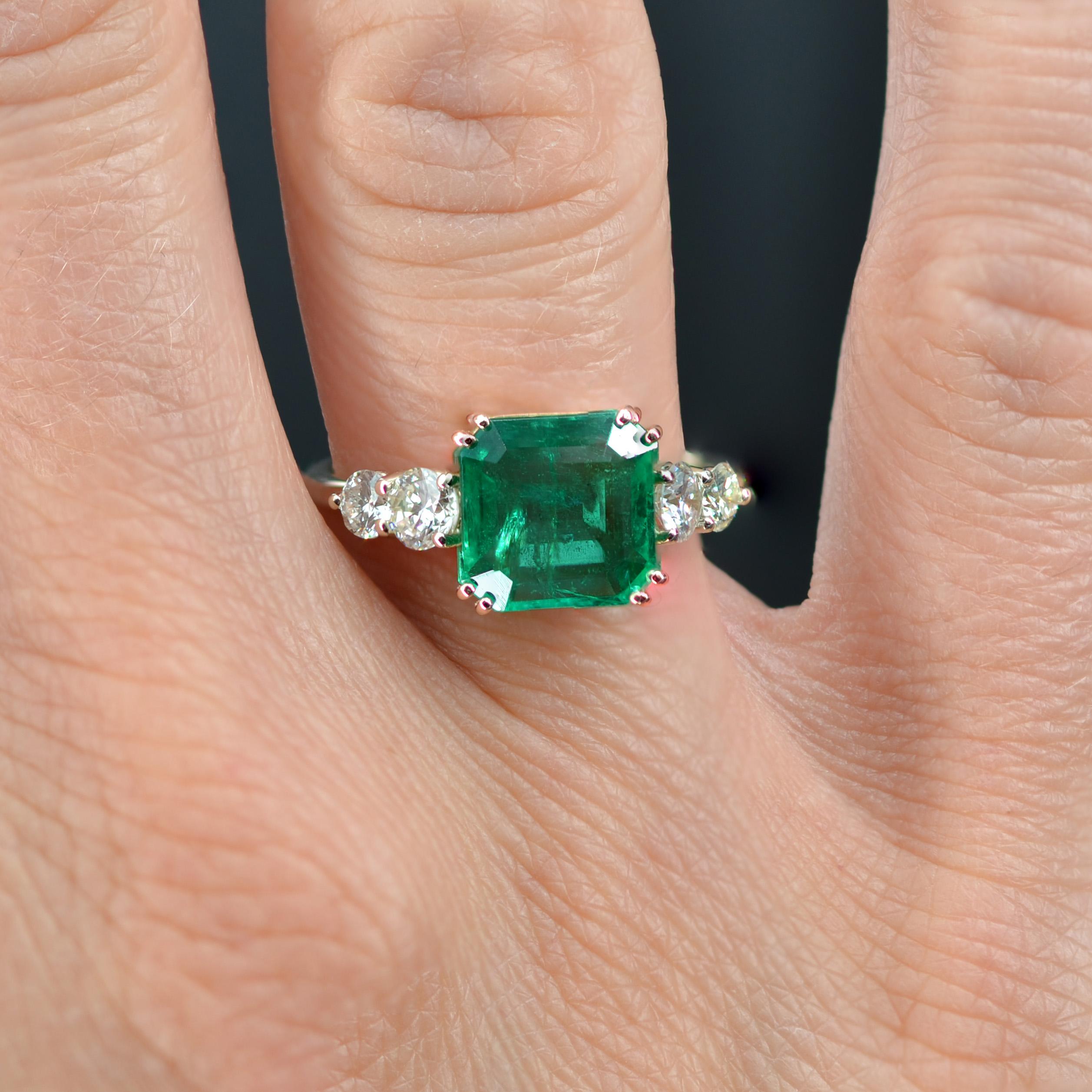 New French 2.48 Carats Emerald Diamonds 18 Karat Rose Gold Ring In New Condition For Sale In Poitiers, FR