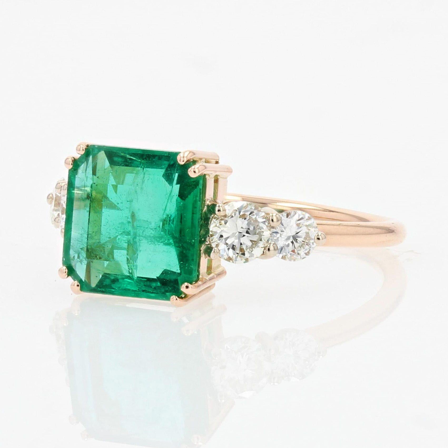 New French 2.48 Carats Emerald Diamonds 18 Karat Rose Gold Ring For Sale 1